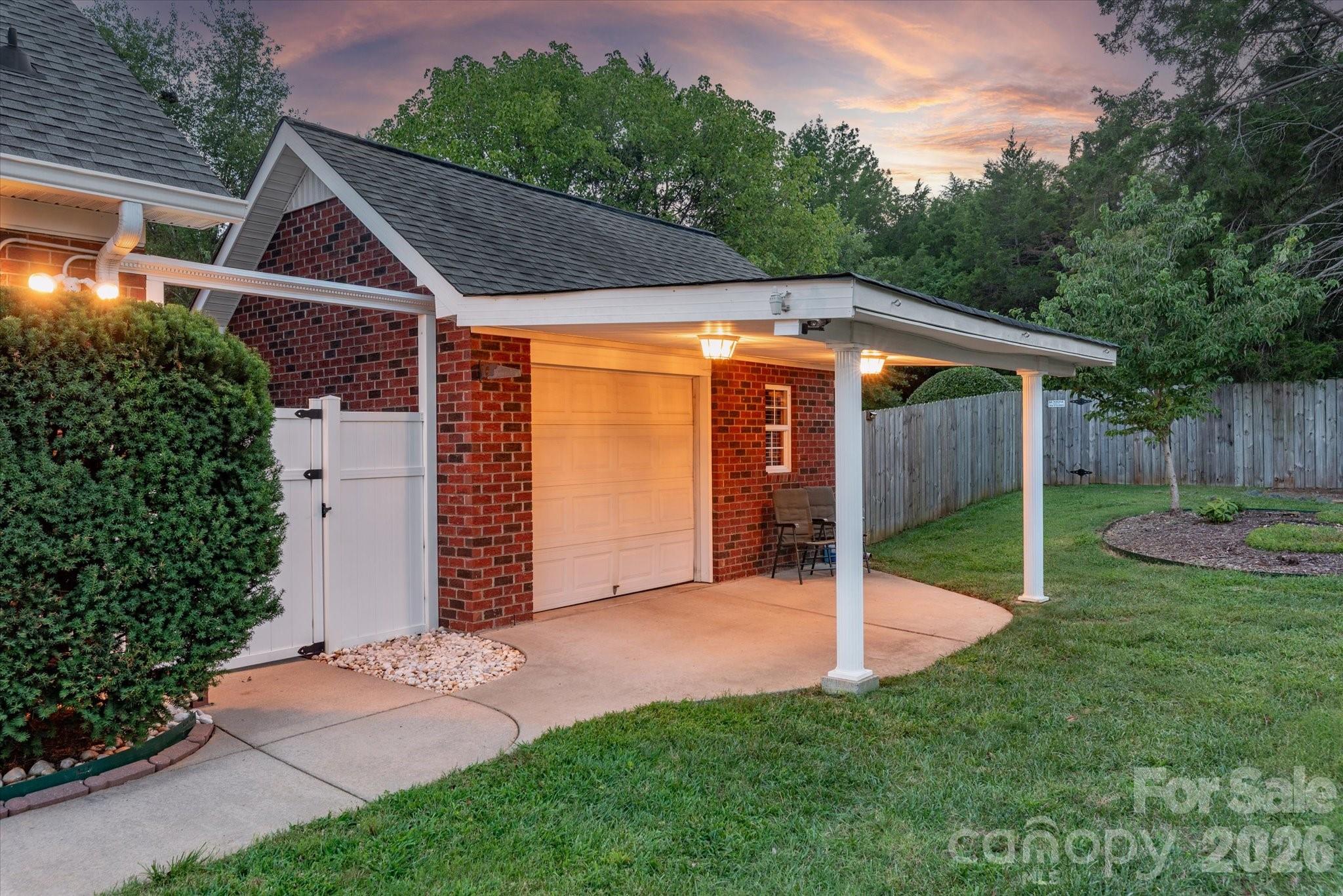 1913 Windmere Drive Property Photo 41