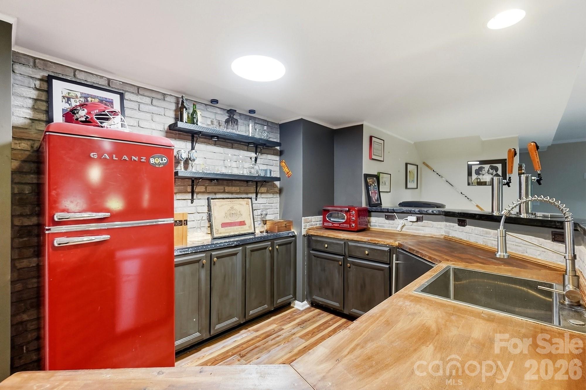 638 Reliance Court Property Photo 34