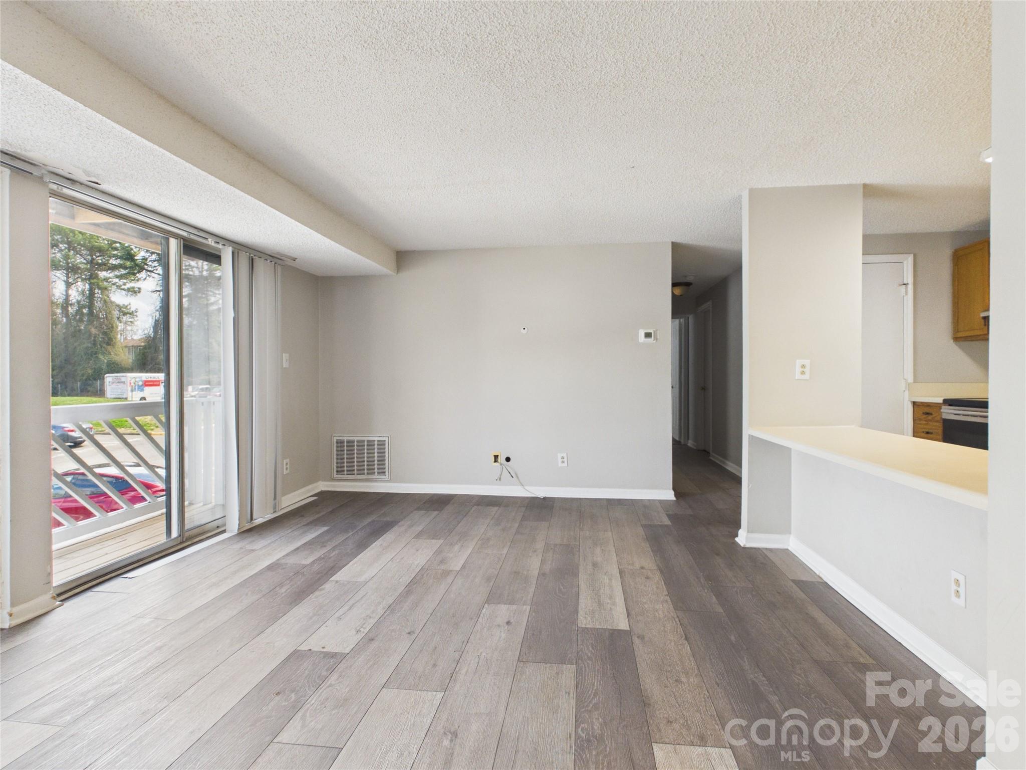 9511 Shannon Green Drive Apt E Property Photo 3