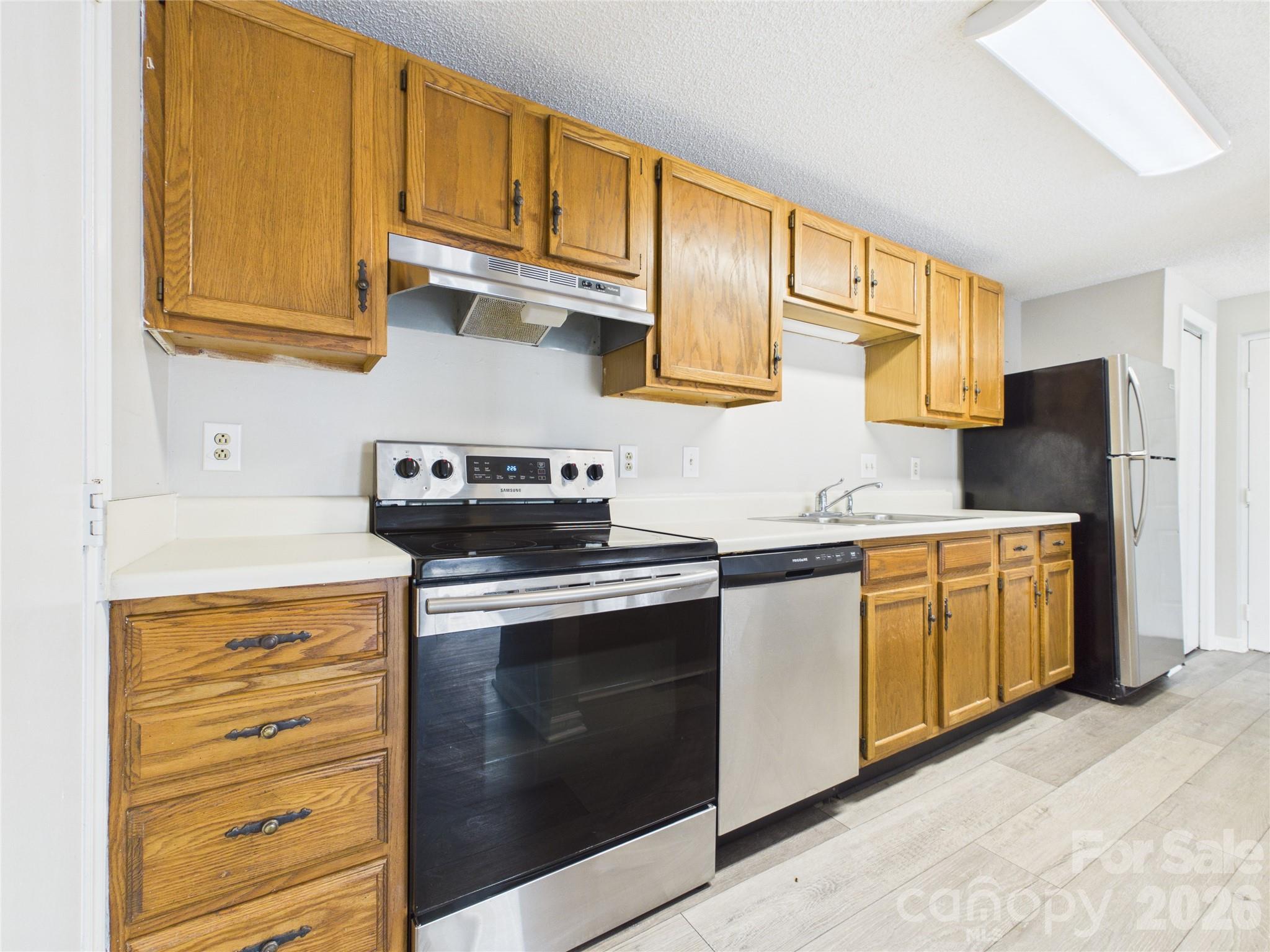 9511 Shannon Green Drive Apt E Property Photo 7