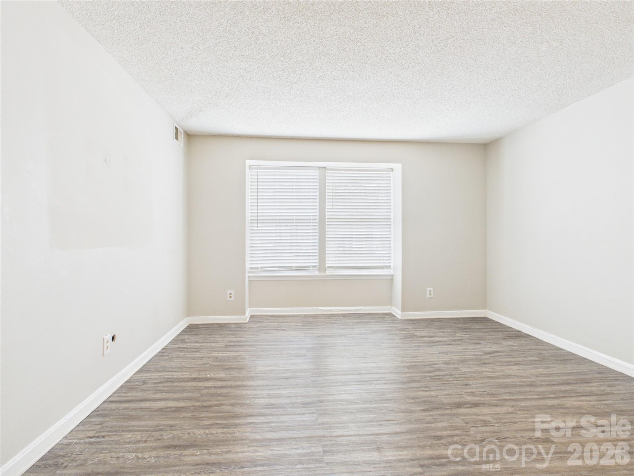9511 Shannon Green Drive Apt E Property Photo 9