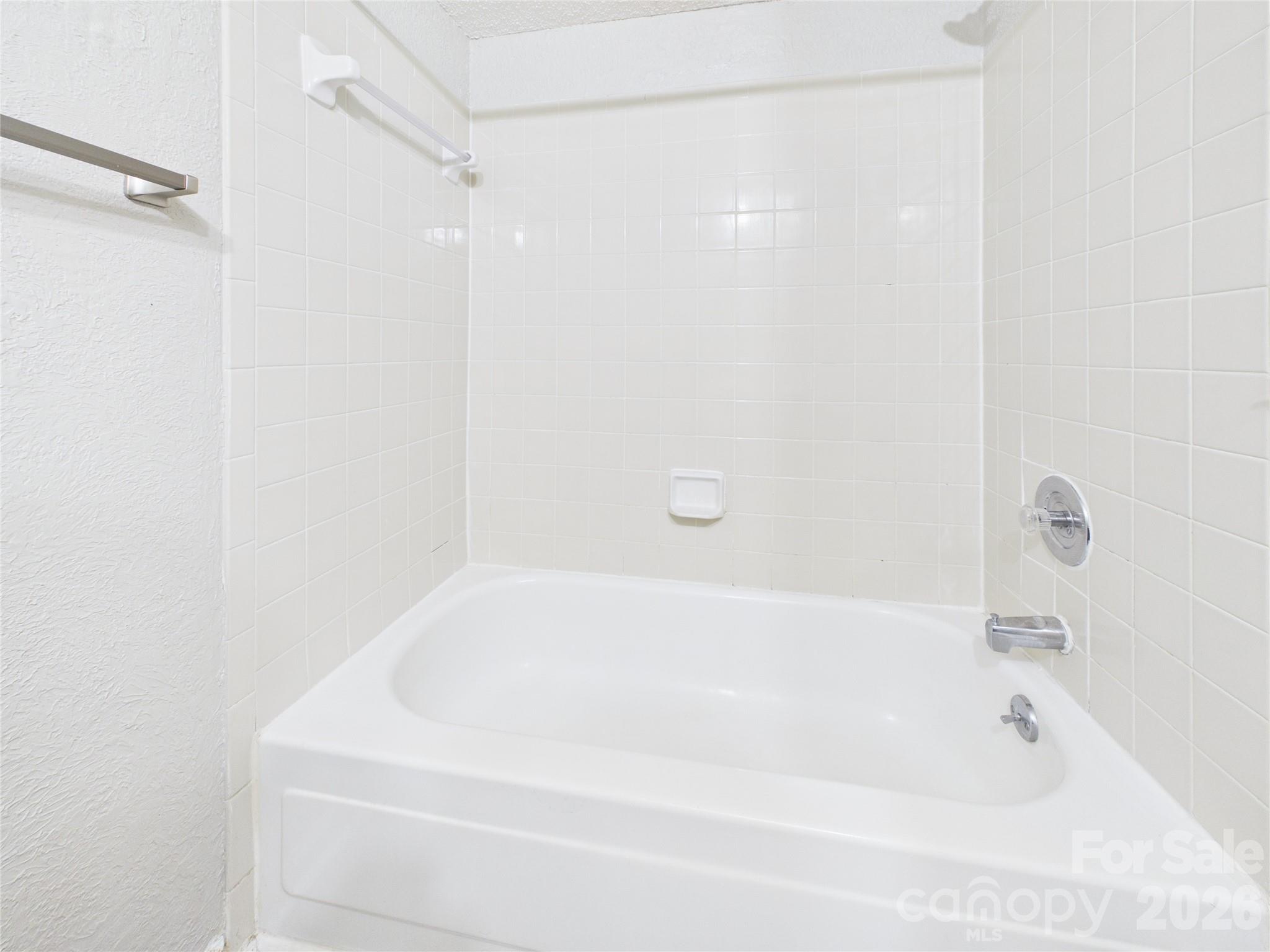 9511 Shannon Green Drive Apt E Property Photo 17