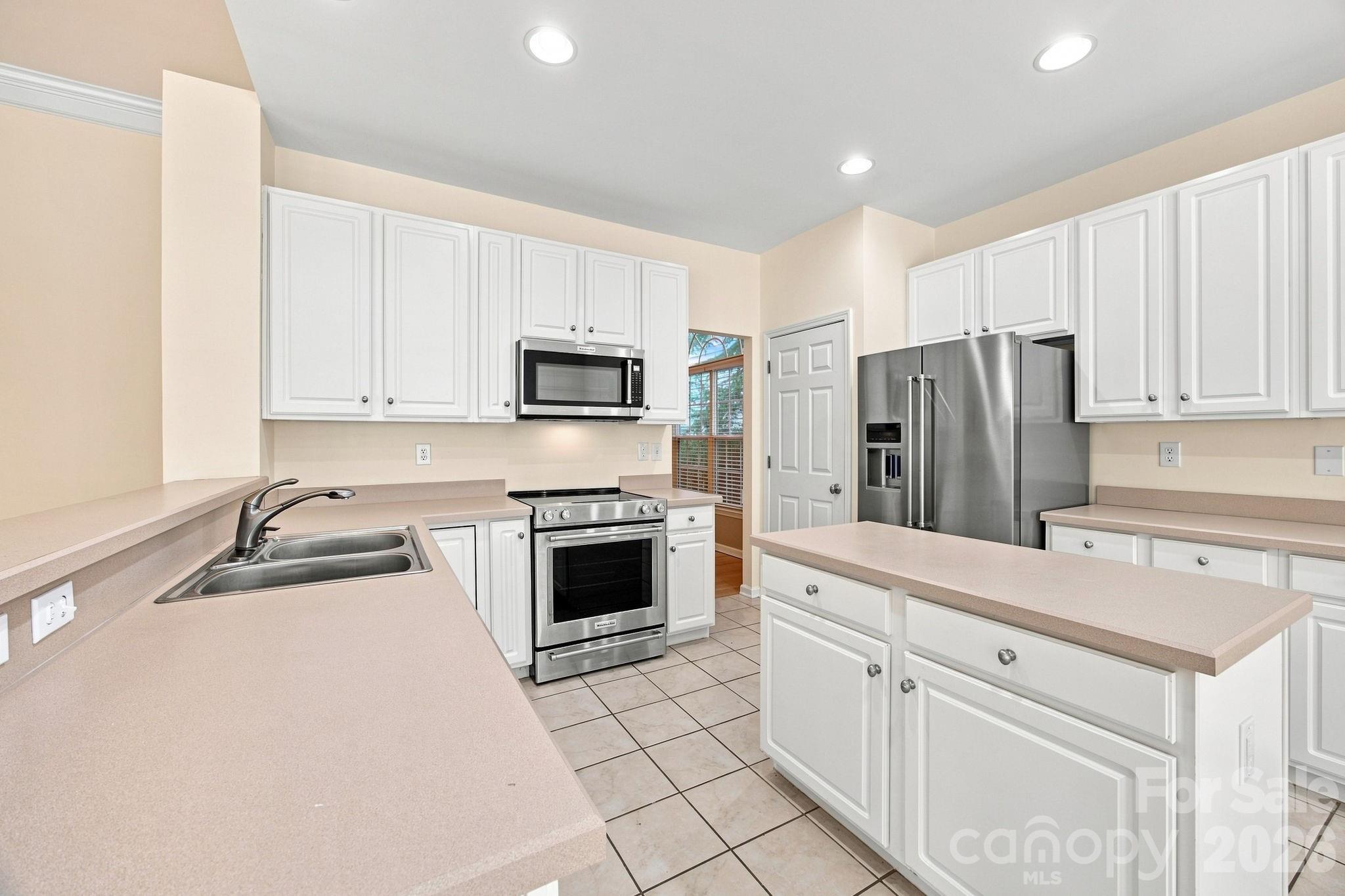 12602 Kemerton Lane Property Photo 23