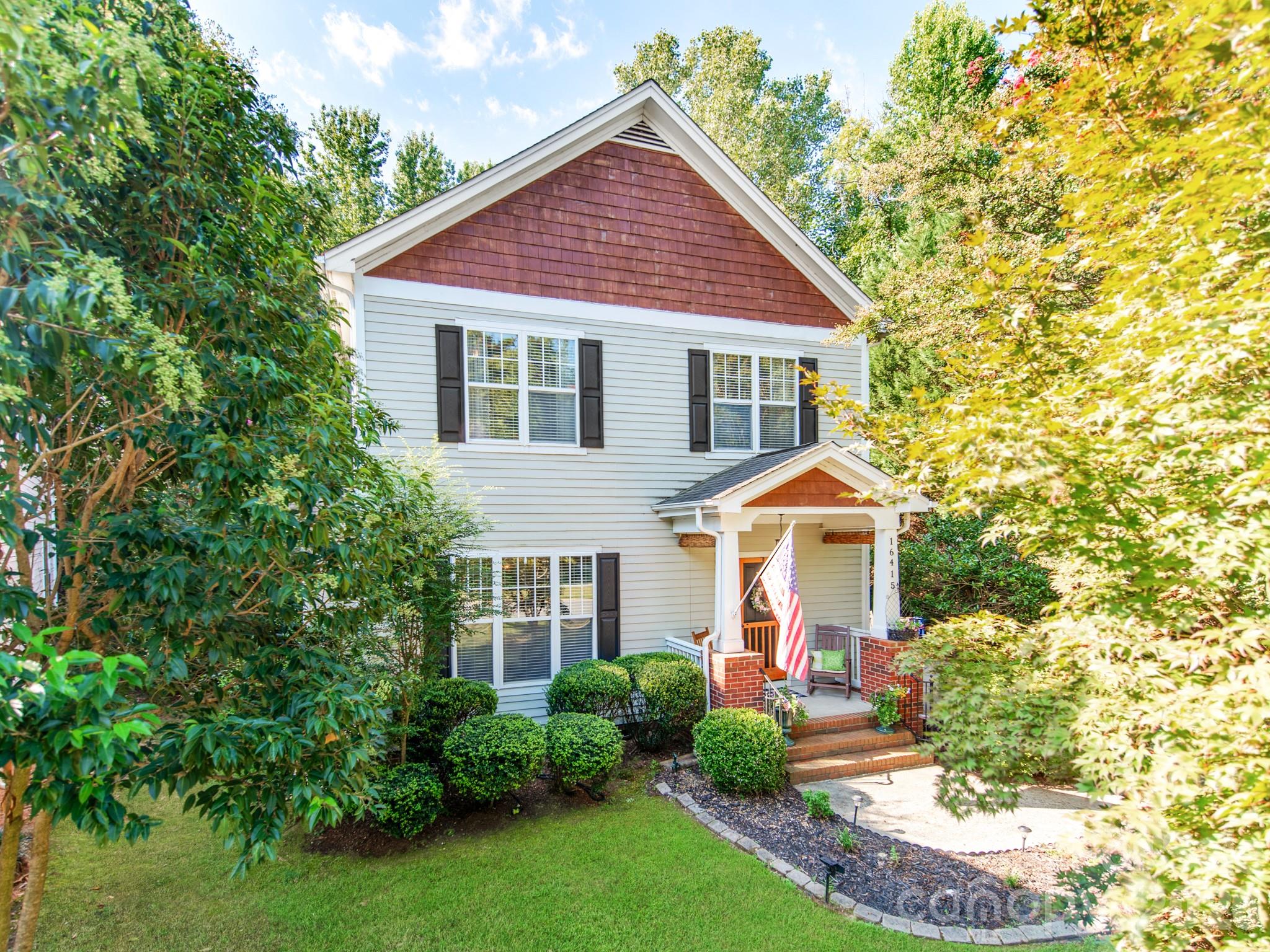 16415 Kelly Park Circle Property Photo 1