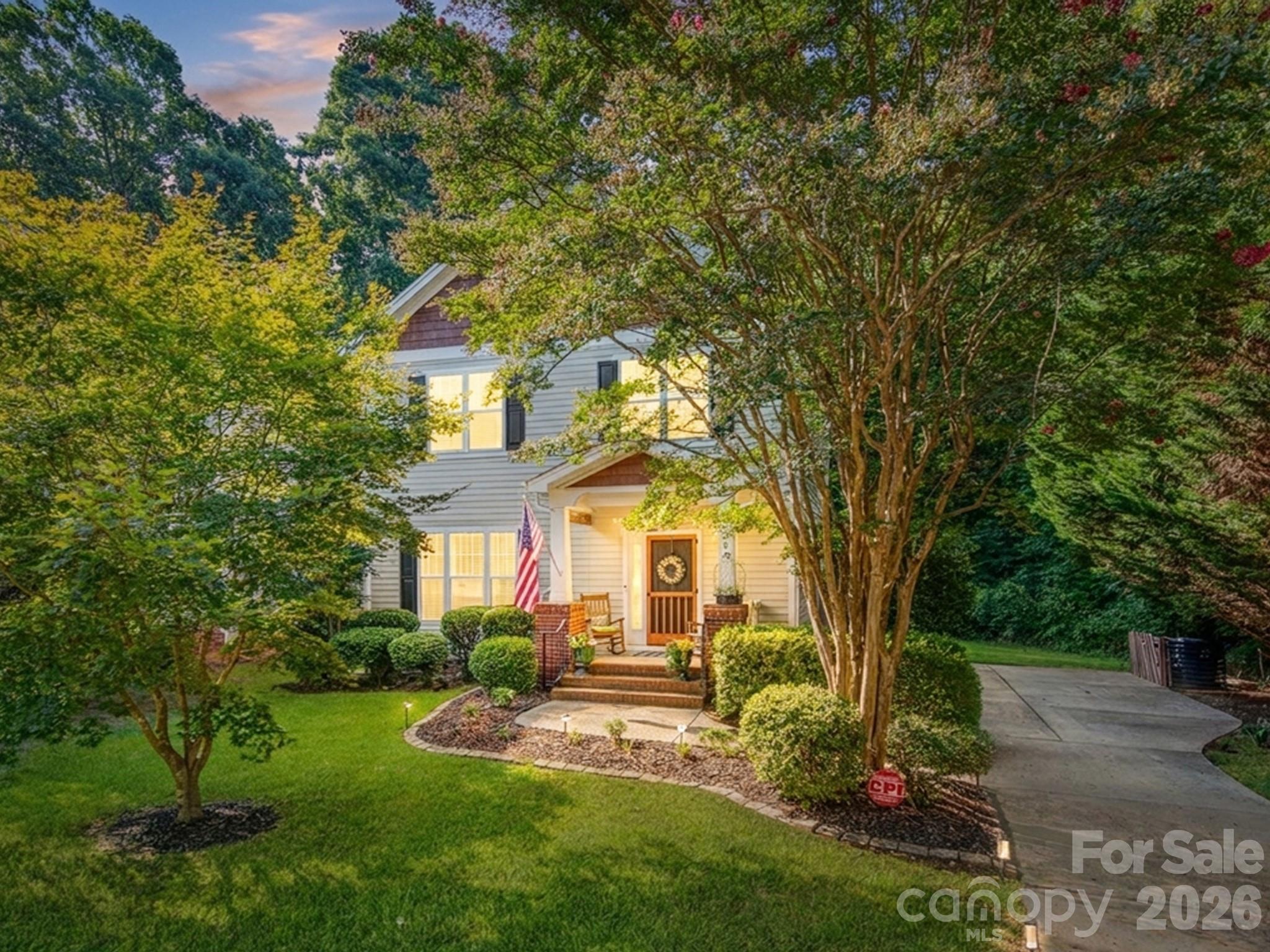 16415 Kelly Park Circle Property Photo 2
