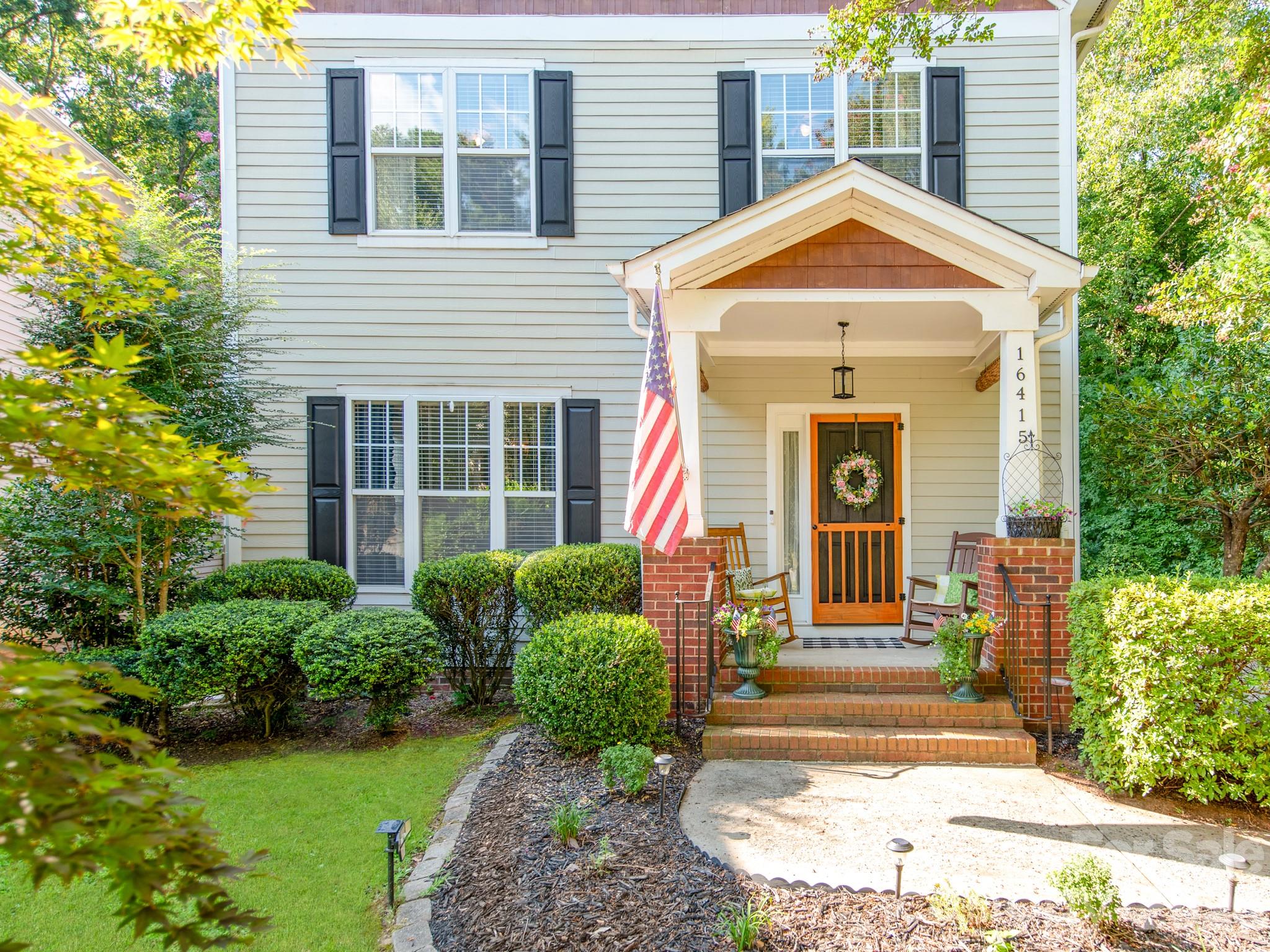 16415 Kelly Park Circle Property Photo 3