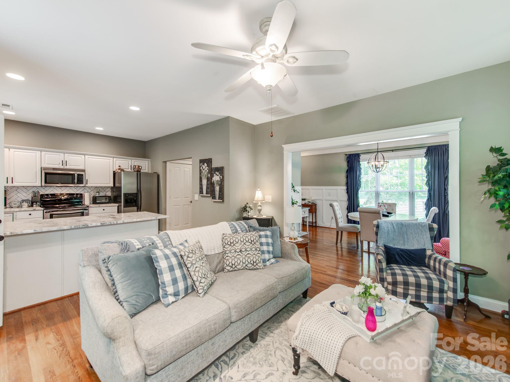 16415 Kelly Park Circle Property Photo 6