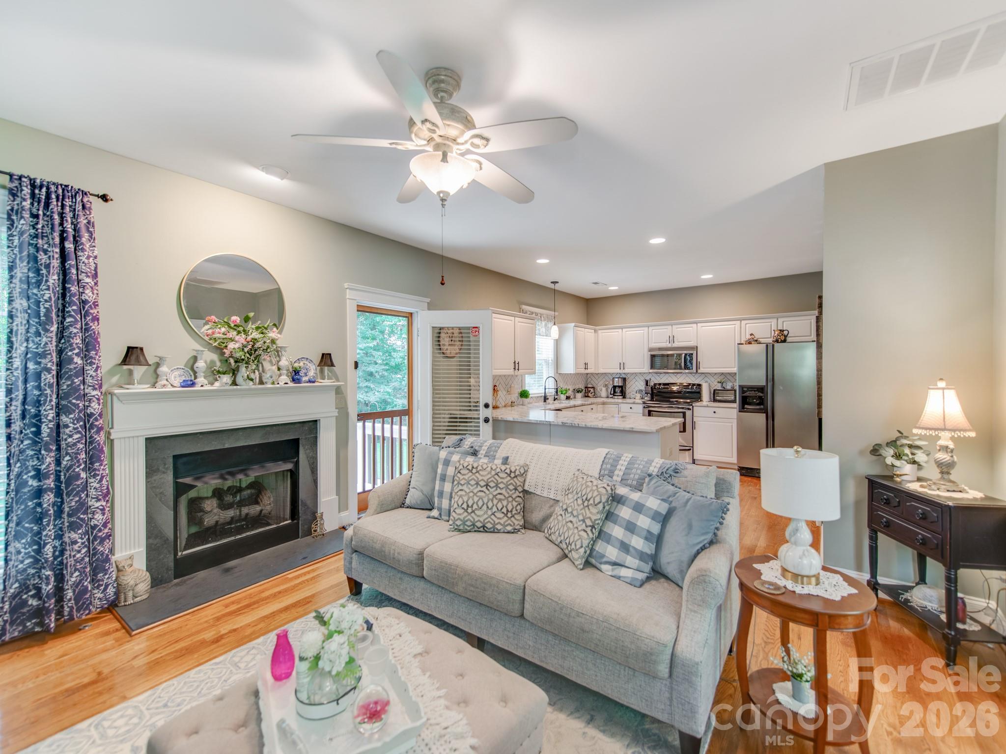 16415 Kelly Park Circle Property Photo 8