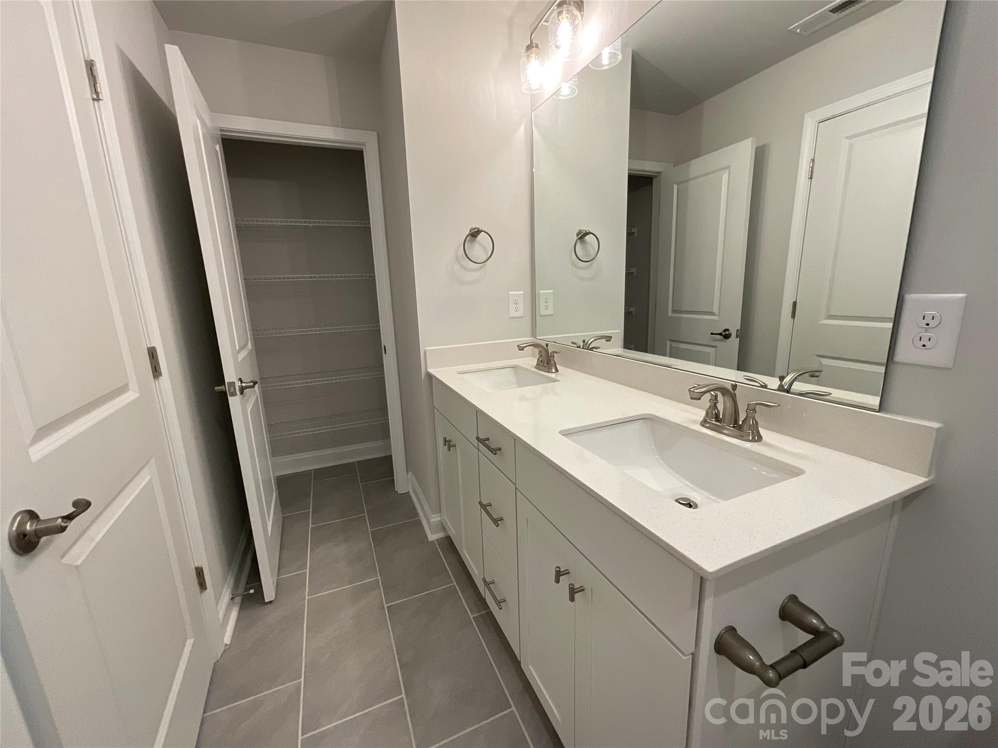 1590 Autumn Lane 116 Property Photo 14
