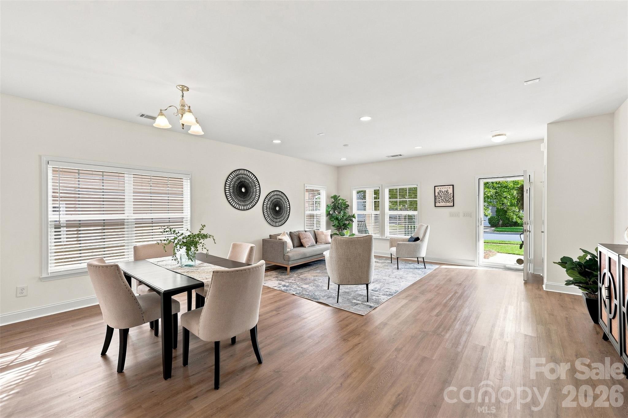 15614 Normans Landing Drive Property Photo 2