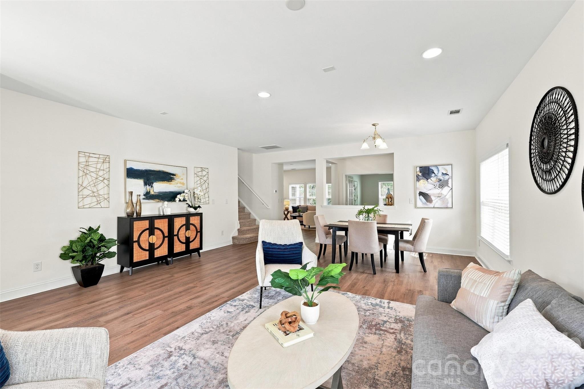 15614 Normans Landing Drive Property Photo 3