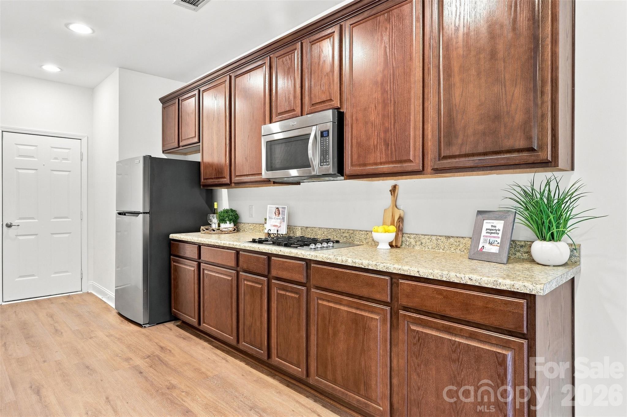 15614 Normans Landing Drive Property Photo 8