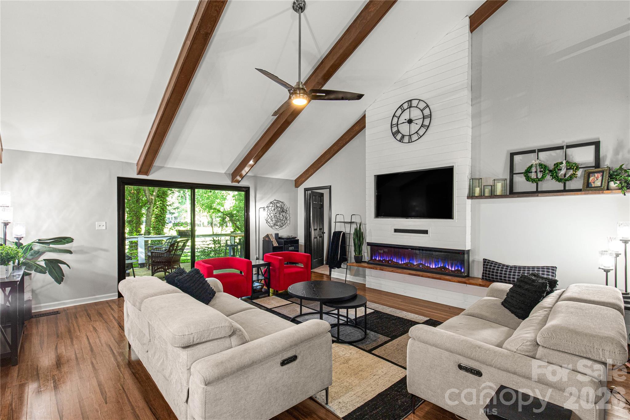5 Oak Leaf Road Property Photo 4