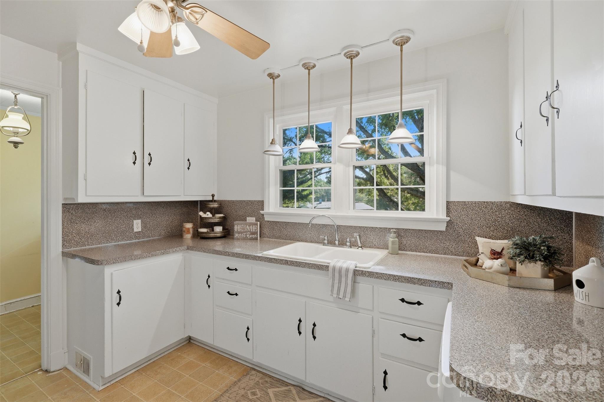 330 S Center Street Property Photo 13