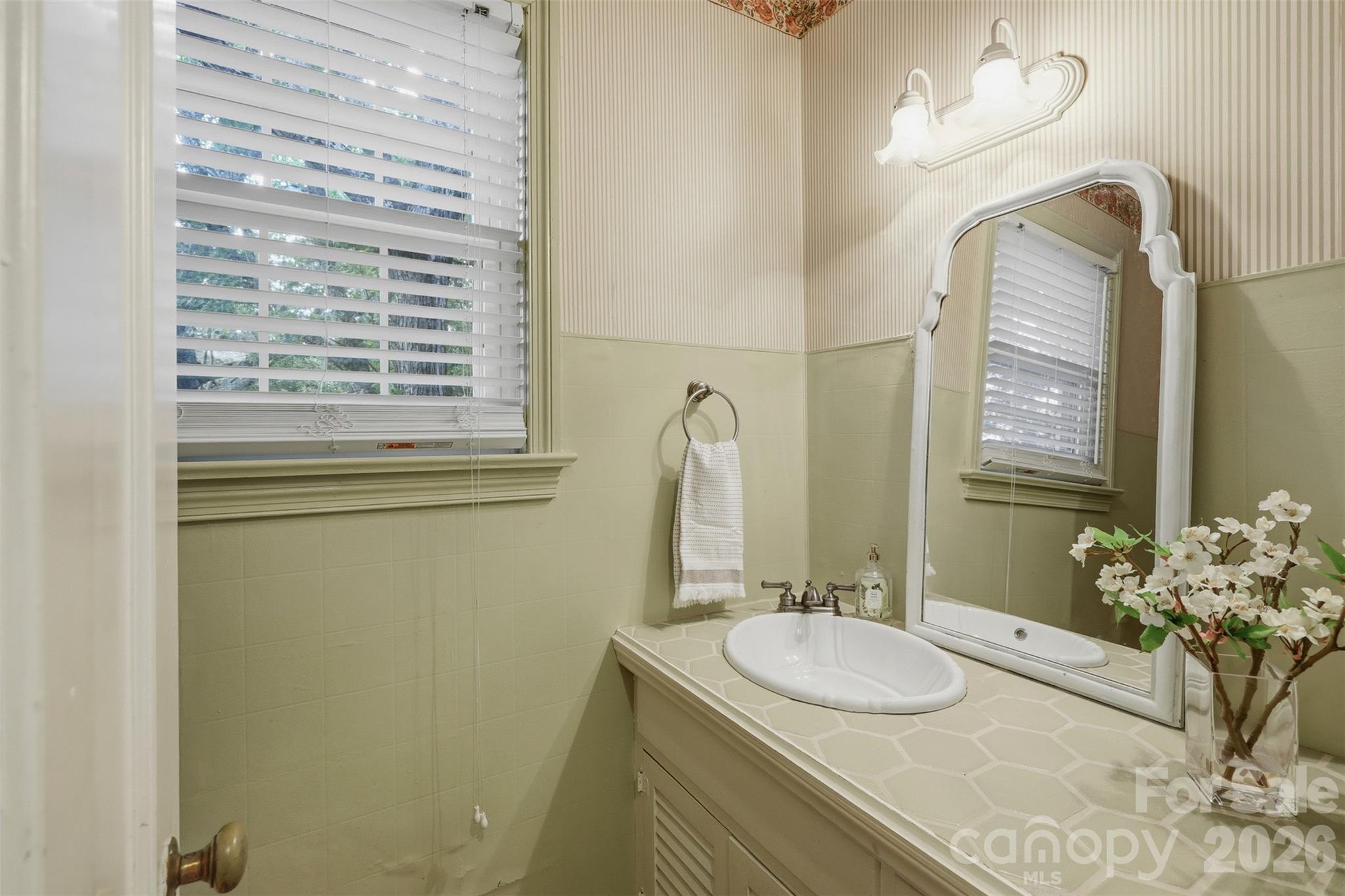 330 S Center Street Property Photo 16