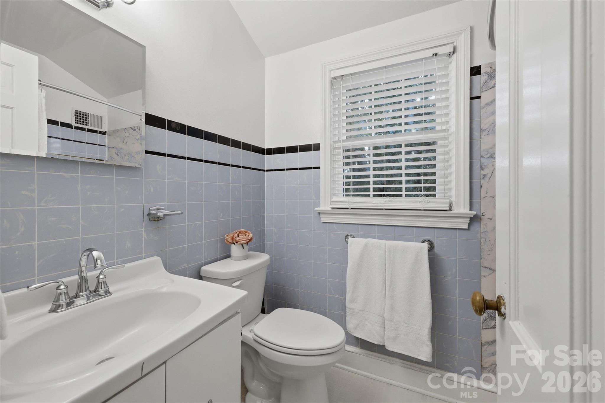 330 S Center Street Property Photo 36
