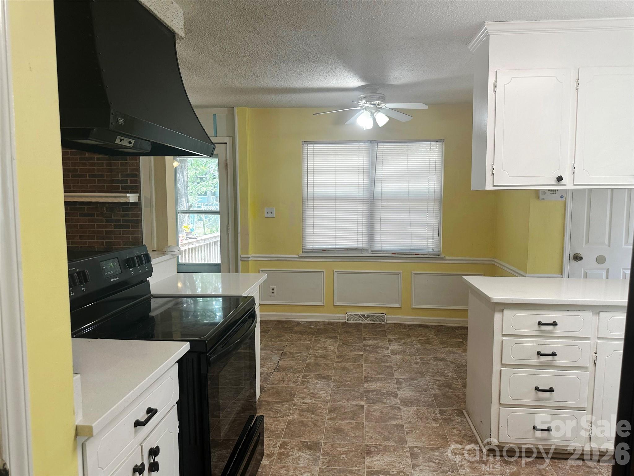 9607 Barkridge Road Property Photo 11