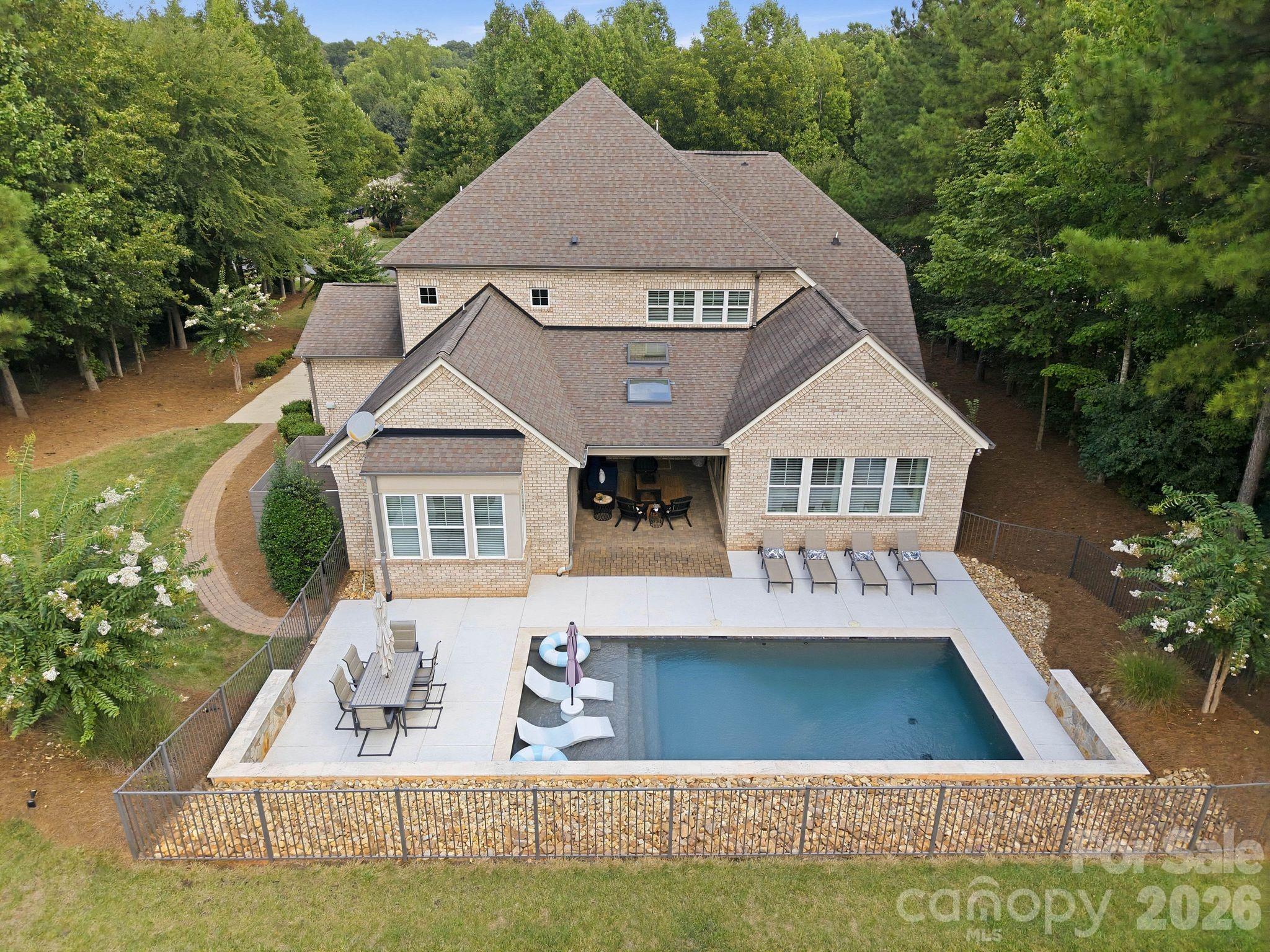 13528 Castleford Drive Property Photo 4