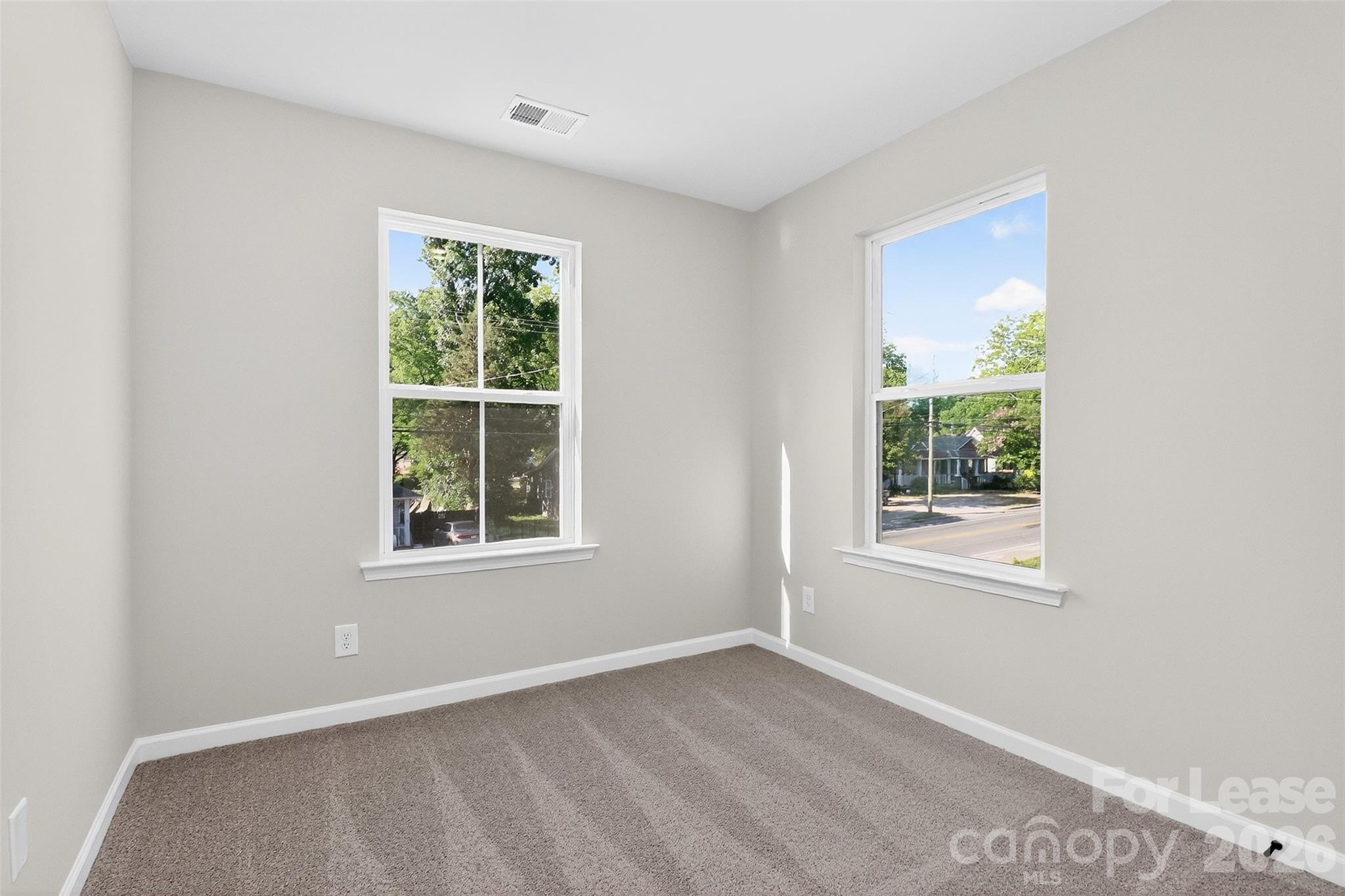 337 N Hoskins Road Property Photo 10