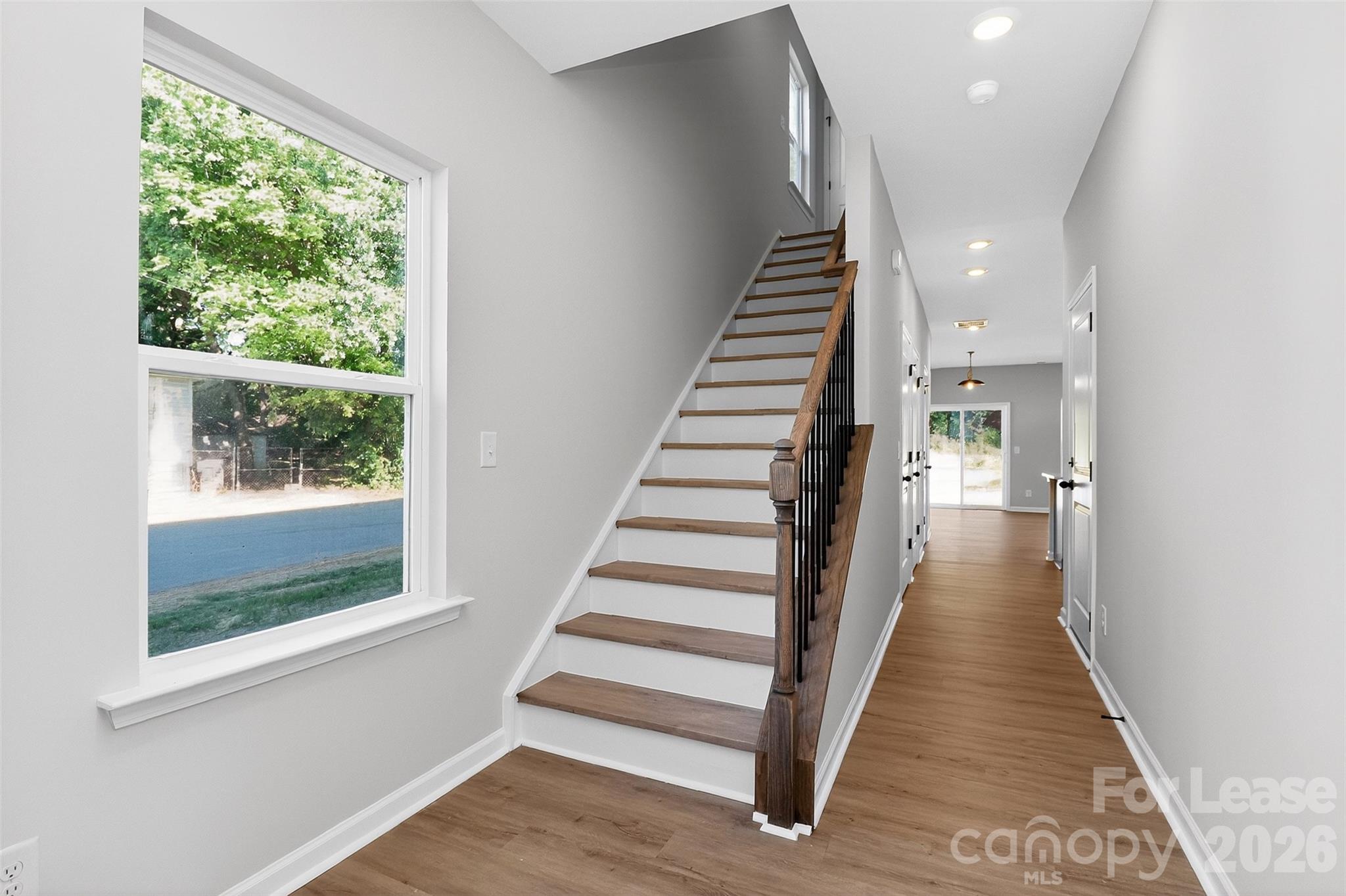 337 N Hoskins Road Property Photo 11
