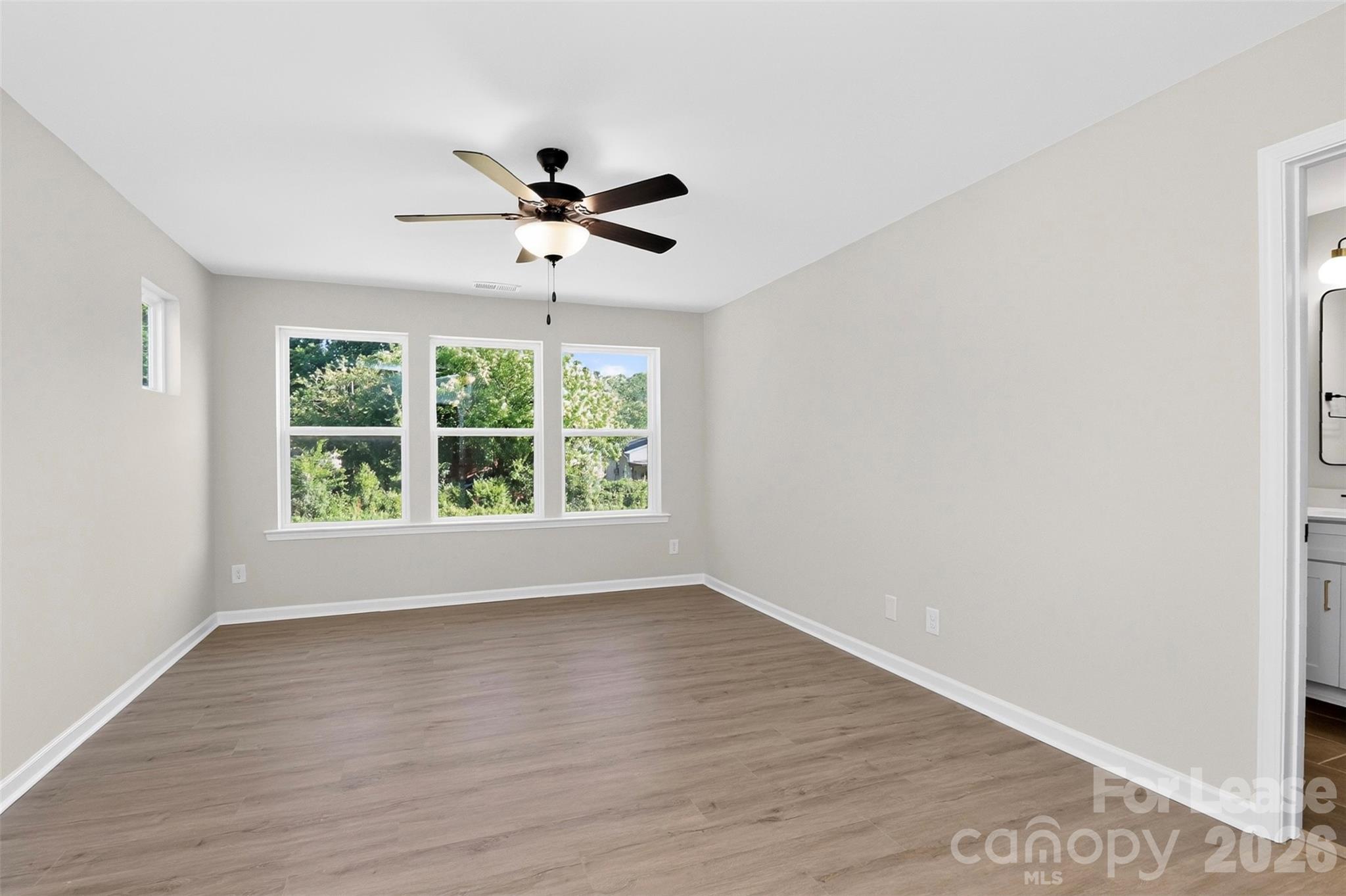 337 N Hoskins Road Property Photo 12