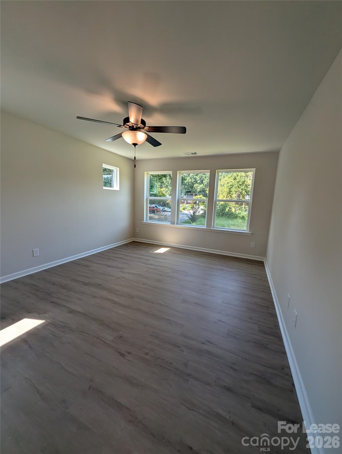 337 N Hoskins Road Property Photo 25