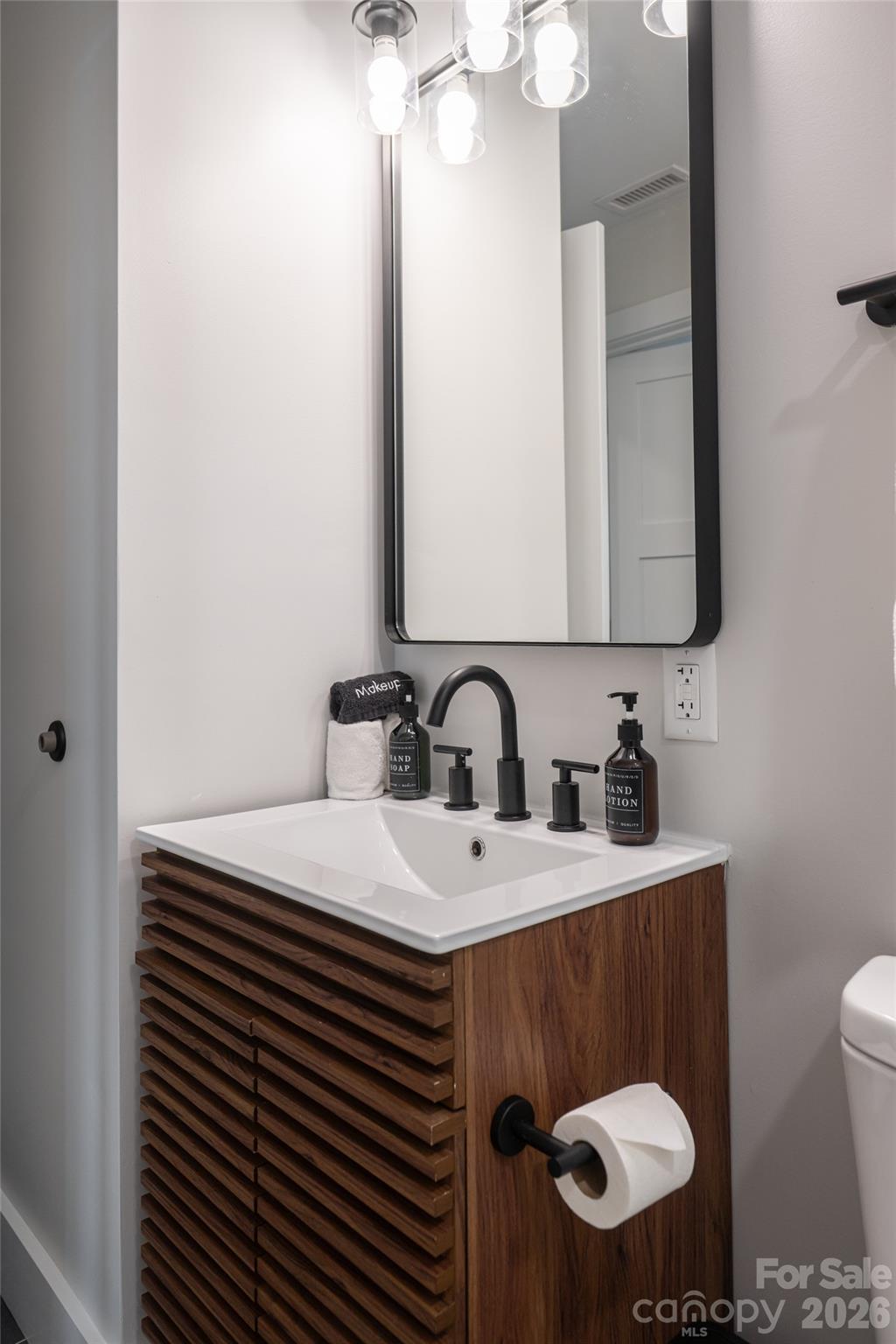122 College Street 201 Property Photo 30