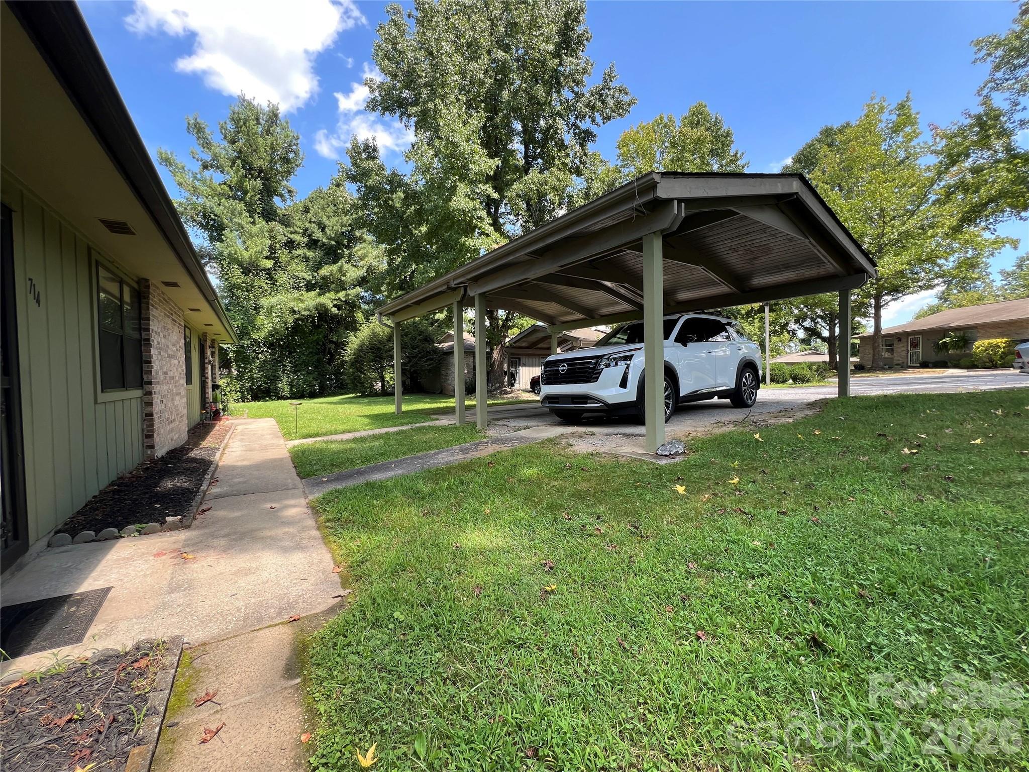 714 Farmington Circle Property Photo 3