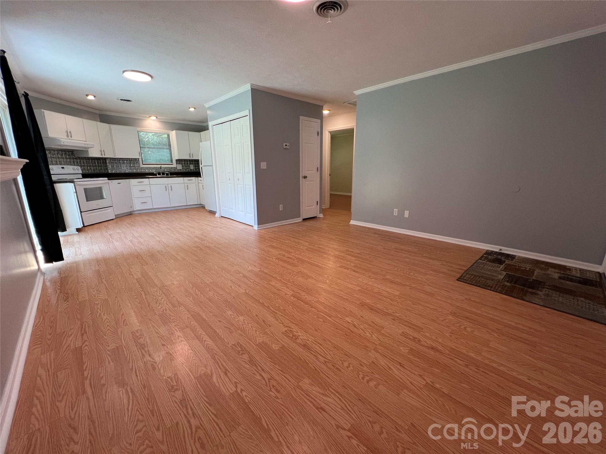 714 Farmington Circle Property Photo 6