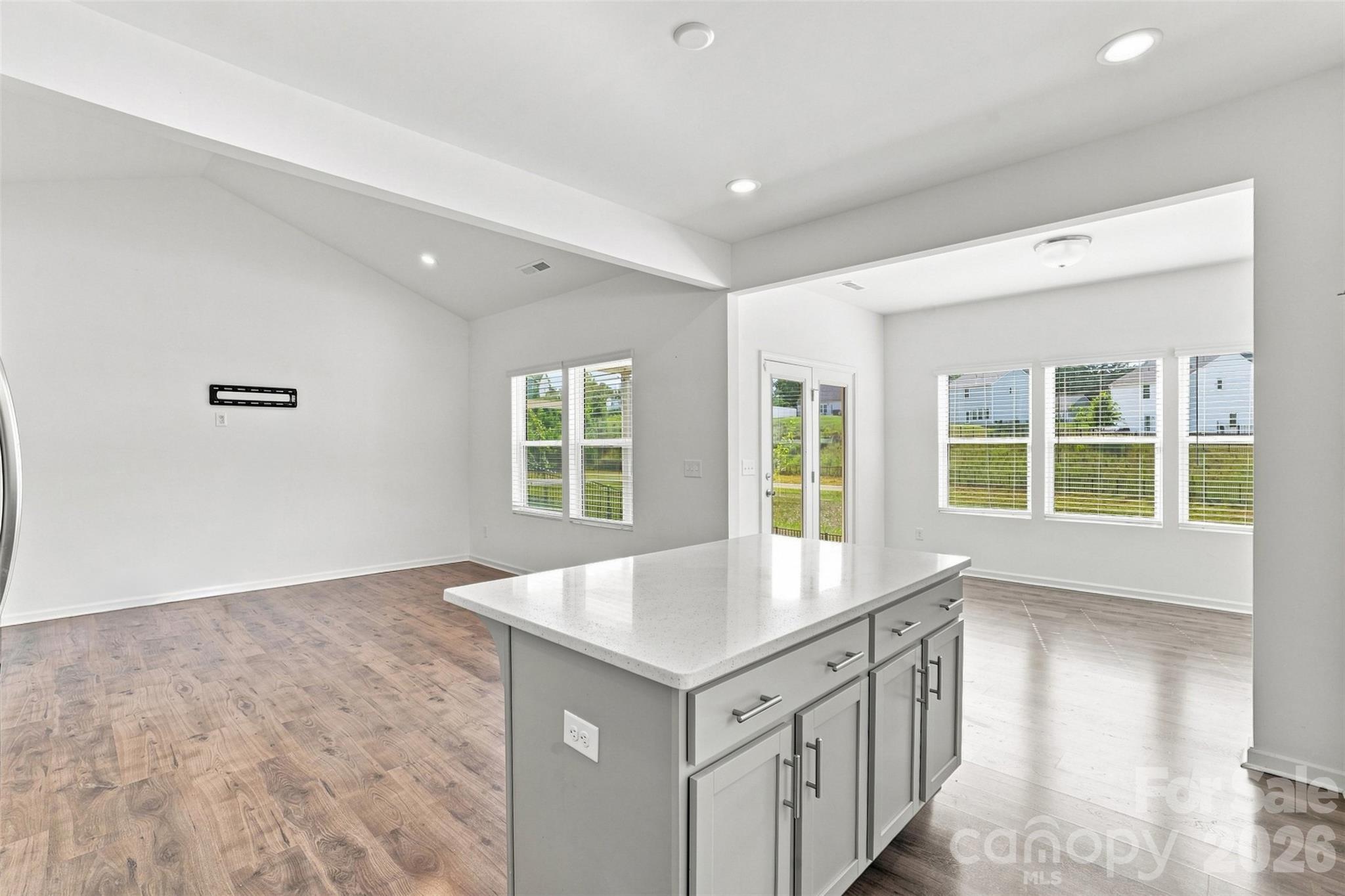 2502 Waverly Drive Property Photo 2