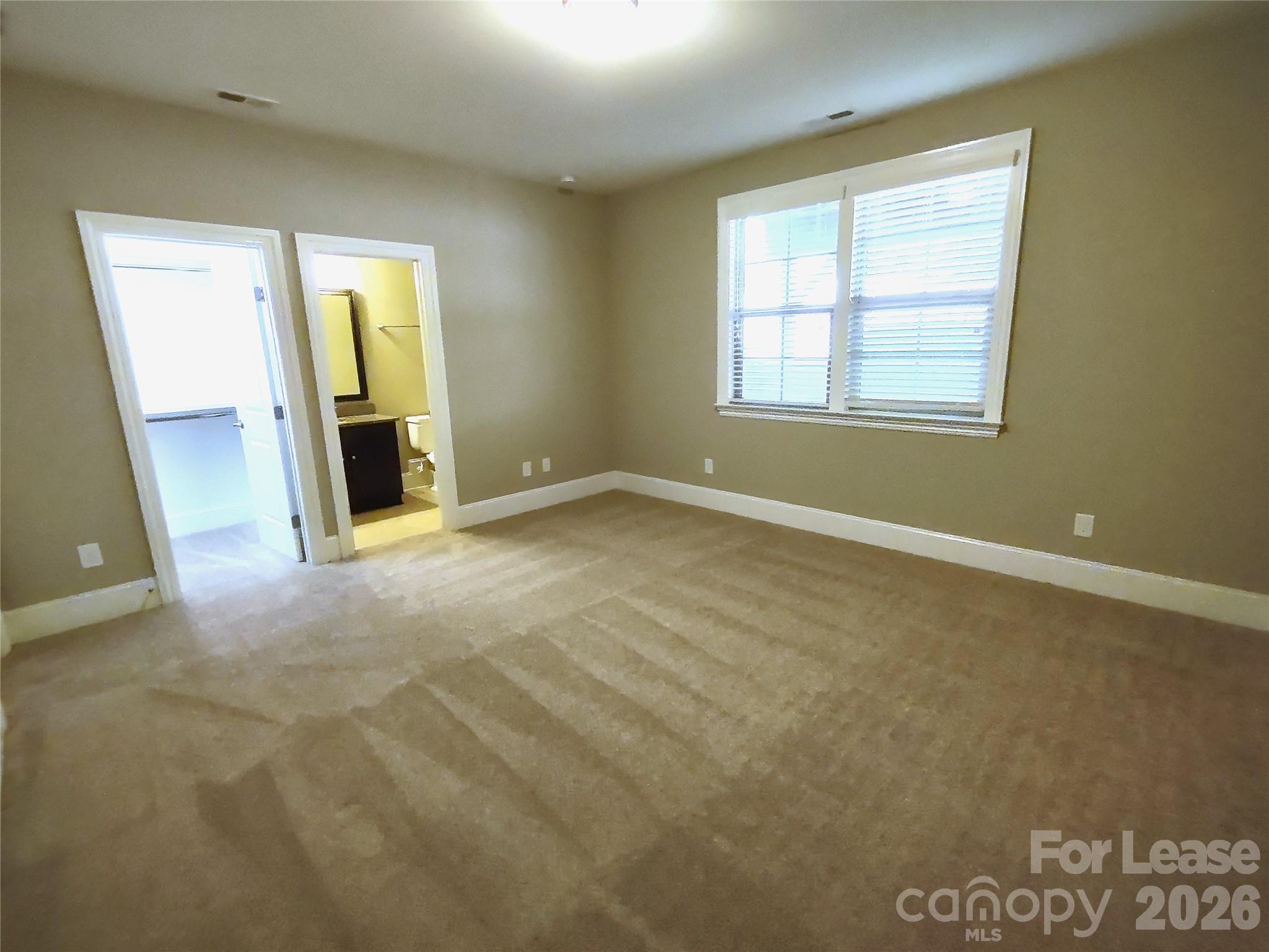 6432 Fairway Row Lane Property Photo 2