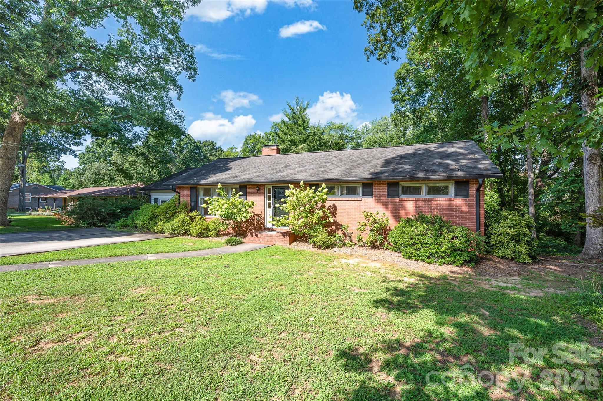 427 S Magnolia Street Property Photo 2