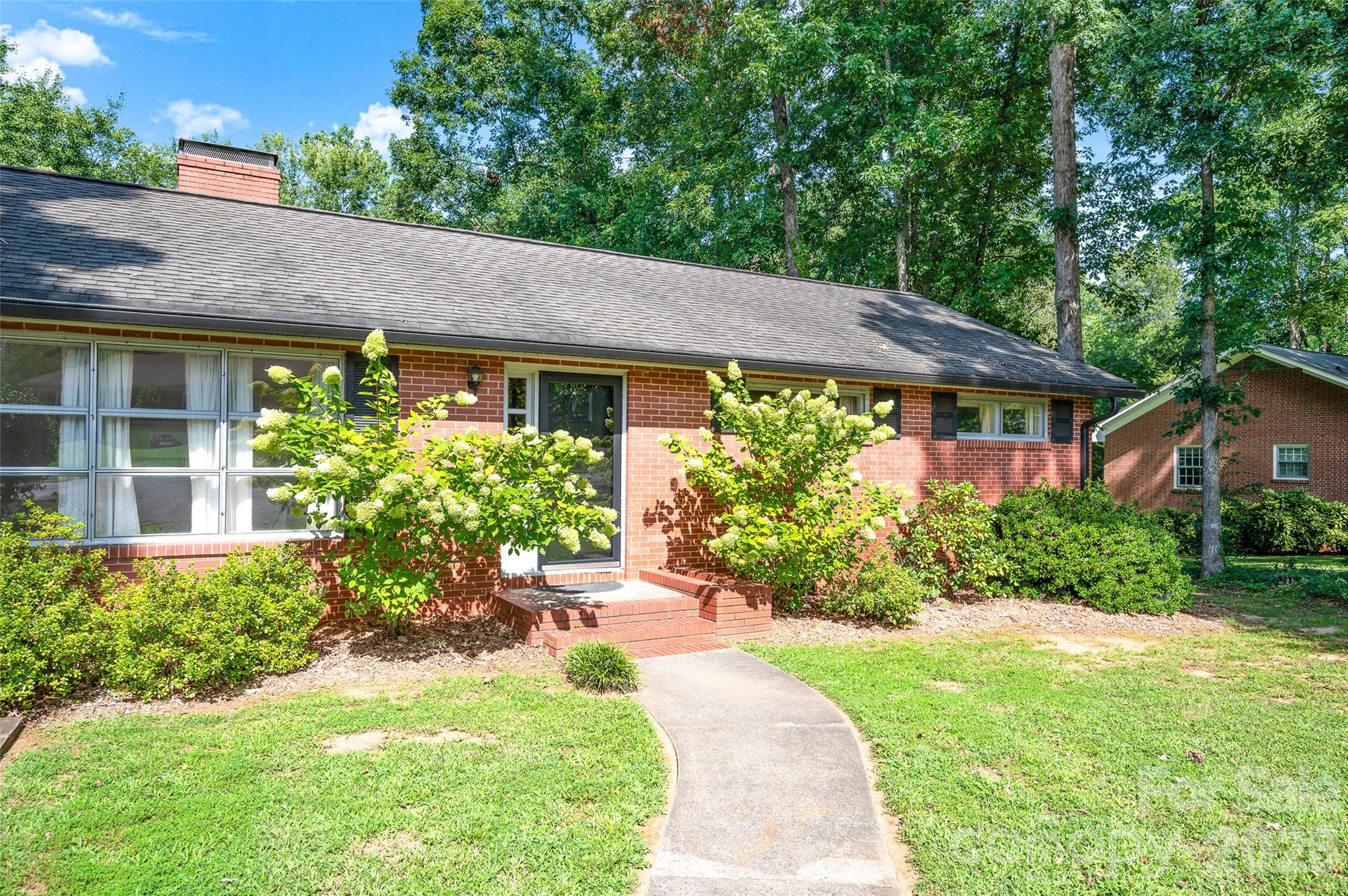 427 S Magnolia Street Property Photo 3