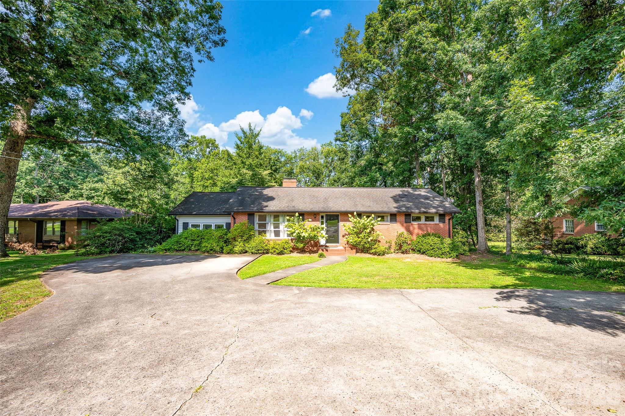 427 S Magnolia Street Property Photo 4