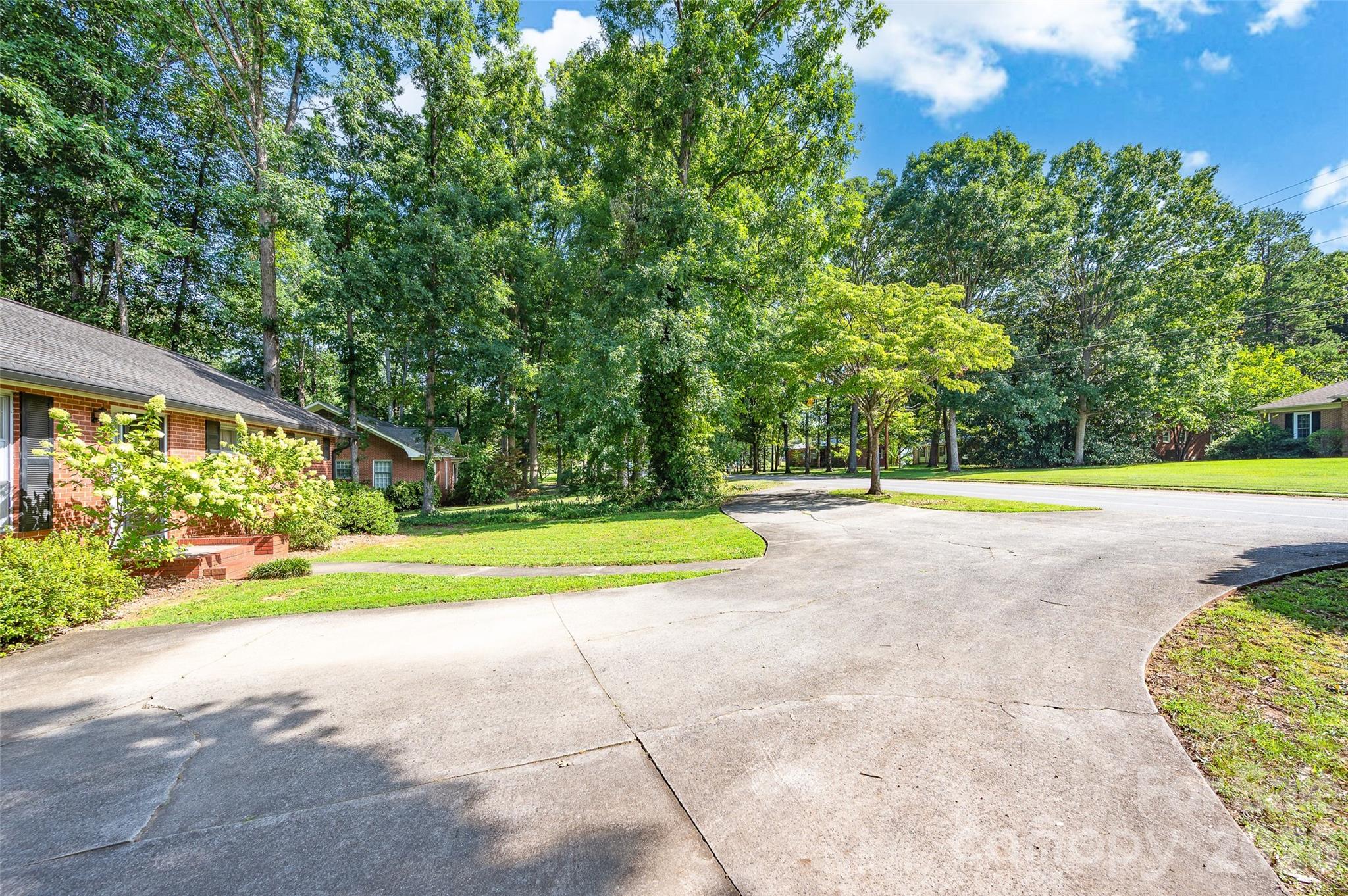 427 S Magnolia Street Property Photo 6