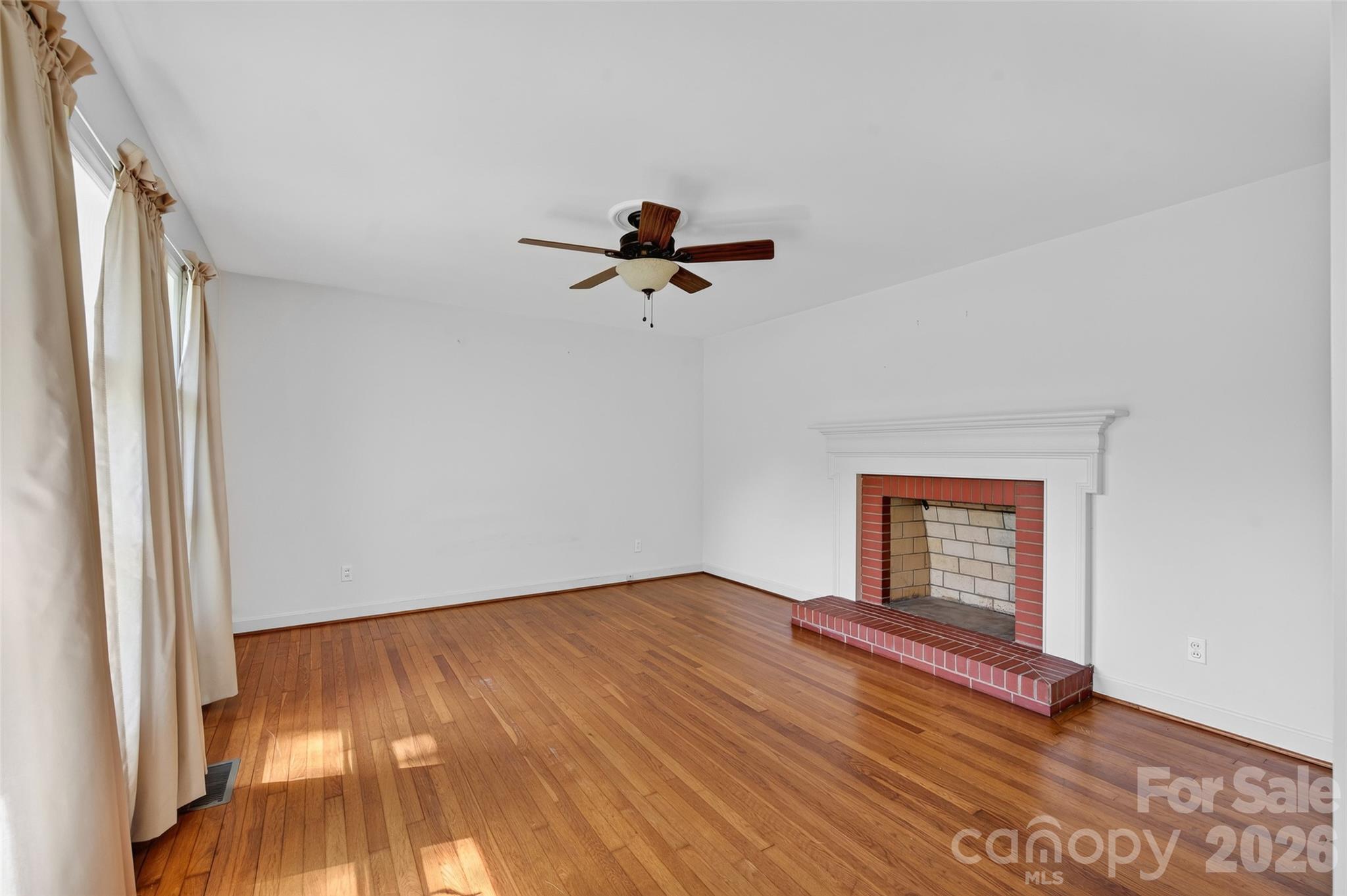 427 S Magnolia Street Property Photo 8