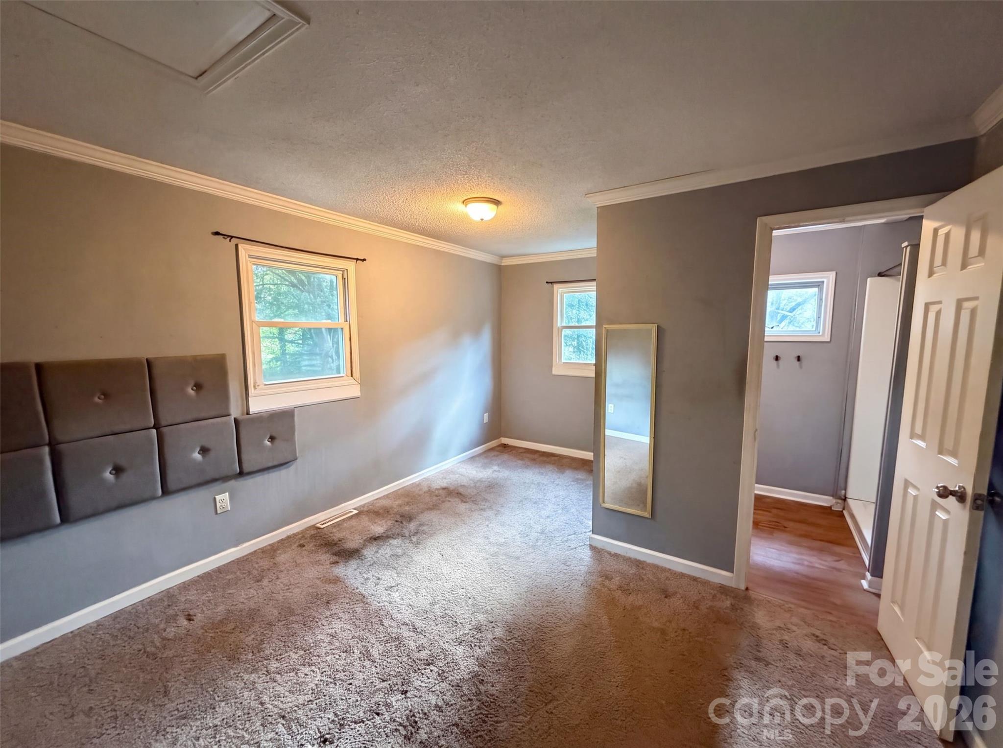 831 Fairview Street Property Photo 4