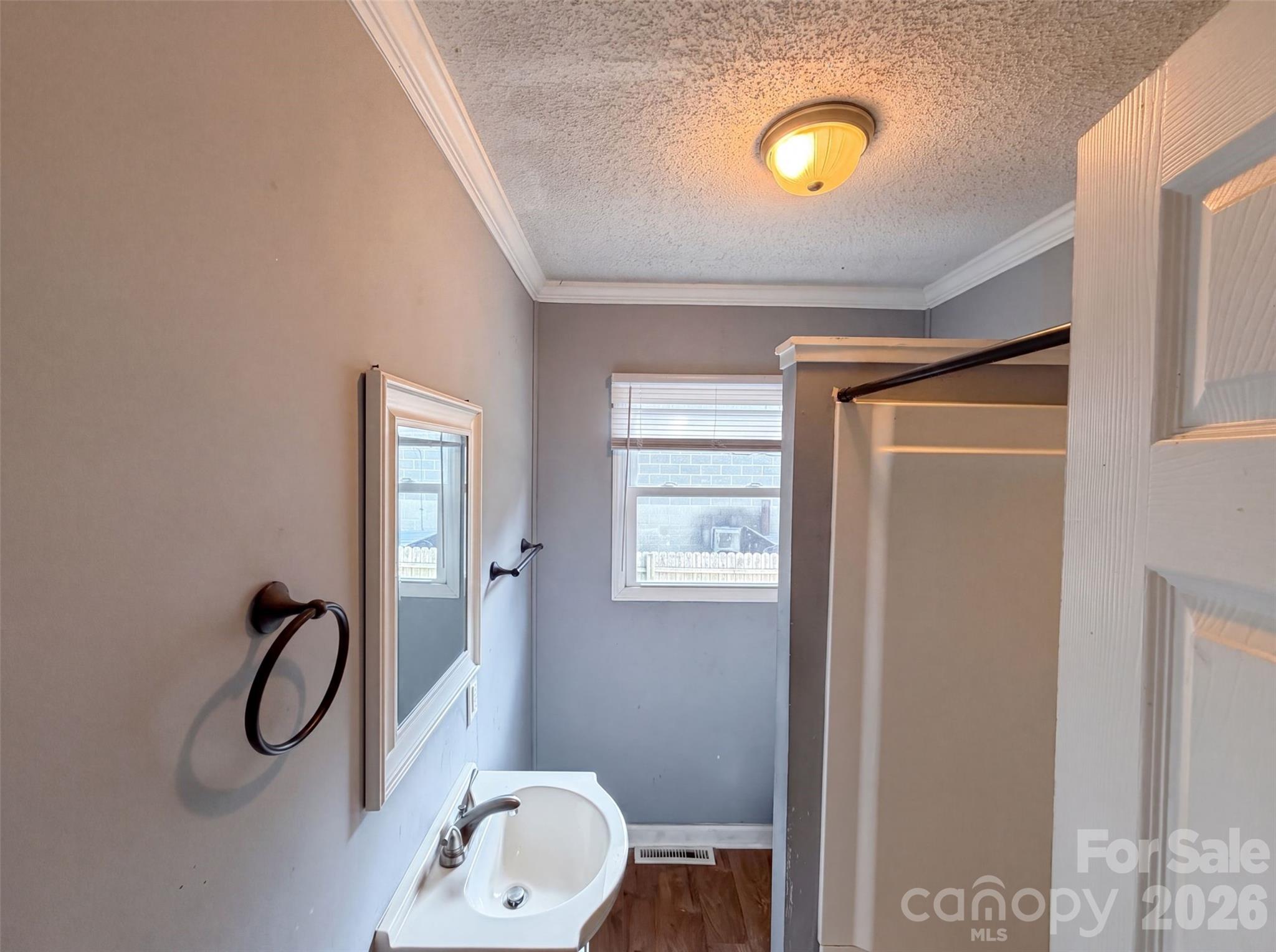 831 Fairview Street Property Photo 8