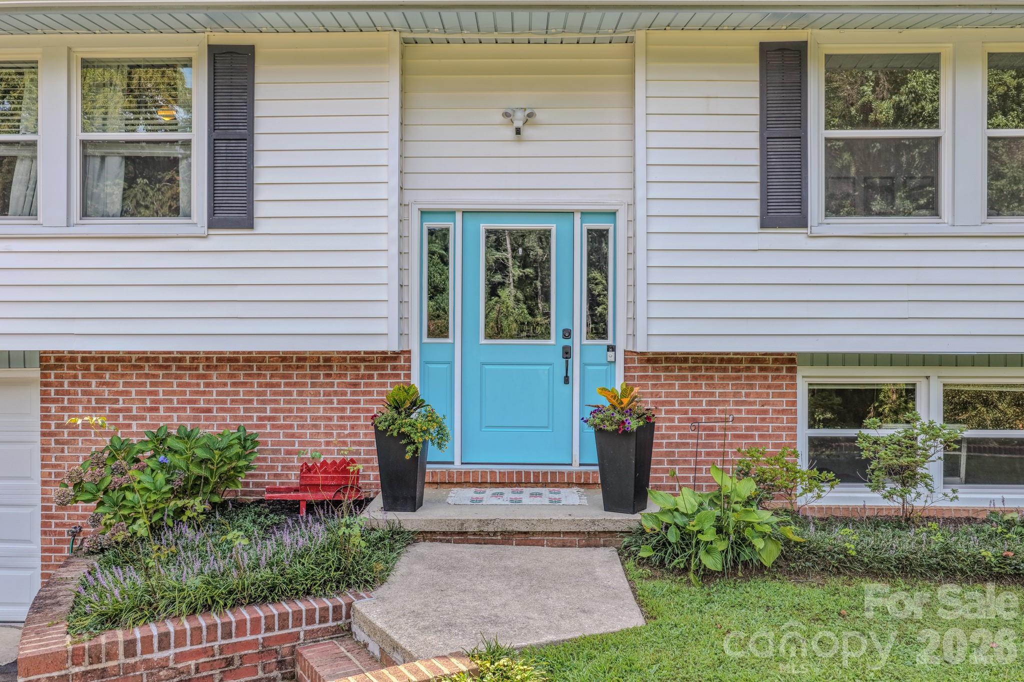 38 Ferenvilla Drive Property Photo 4
