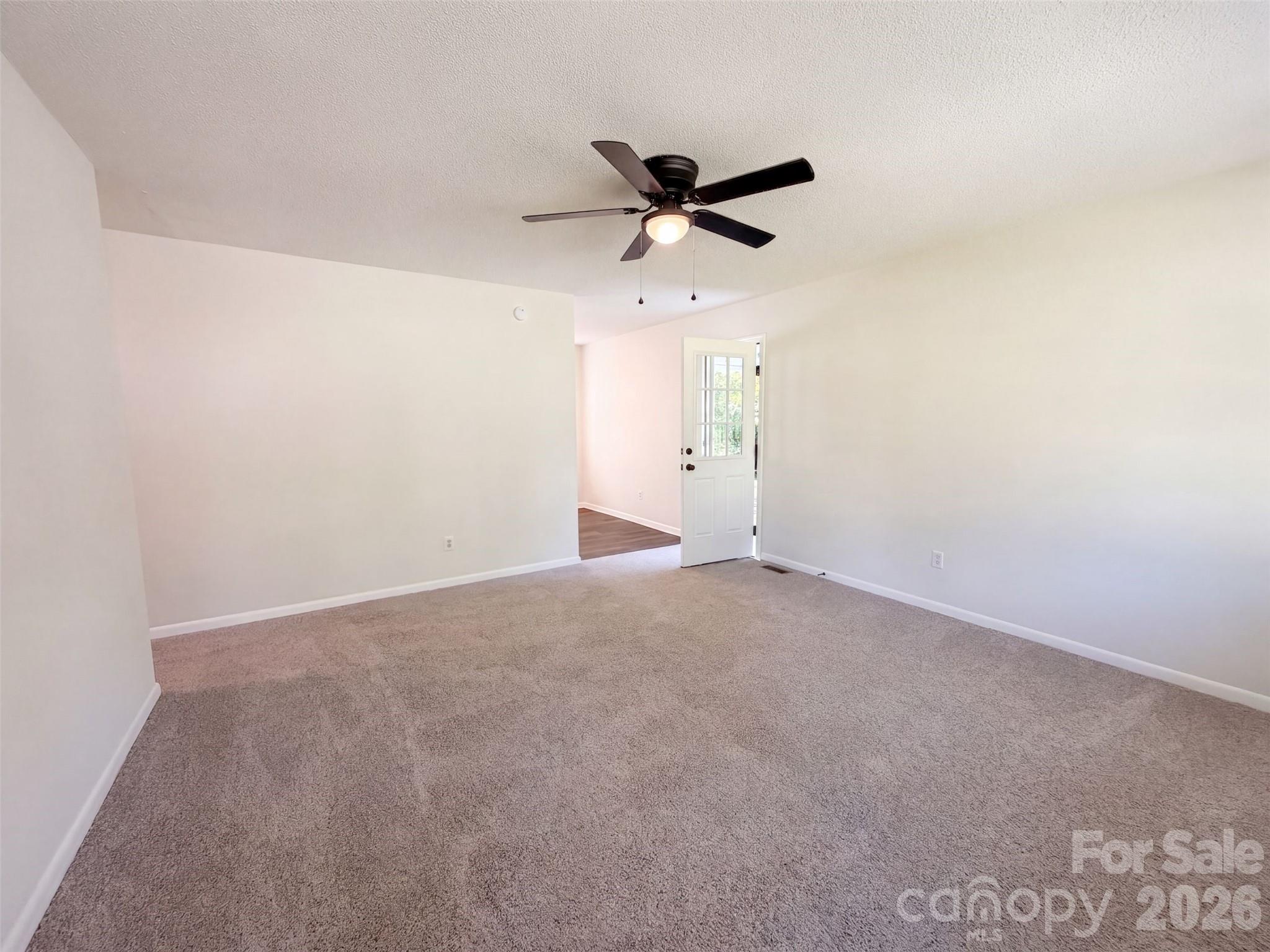 107 Autumn Place Property Photo 3