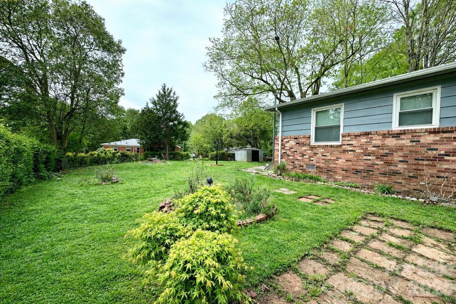 1003 Robinhood Lane Property Photo 3