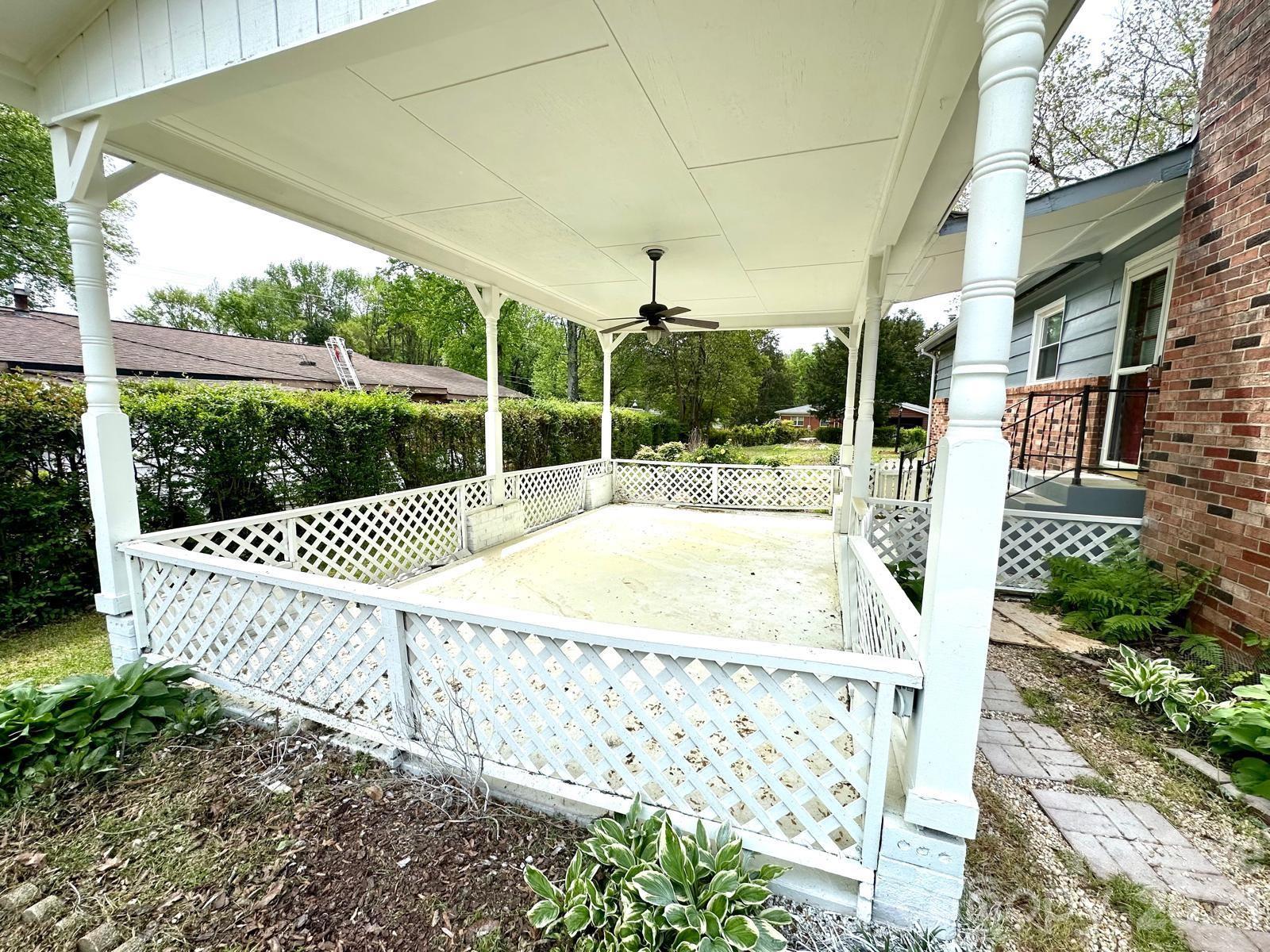 1003 Robinhood Lane Property Photo 11