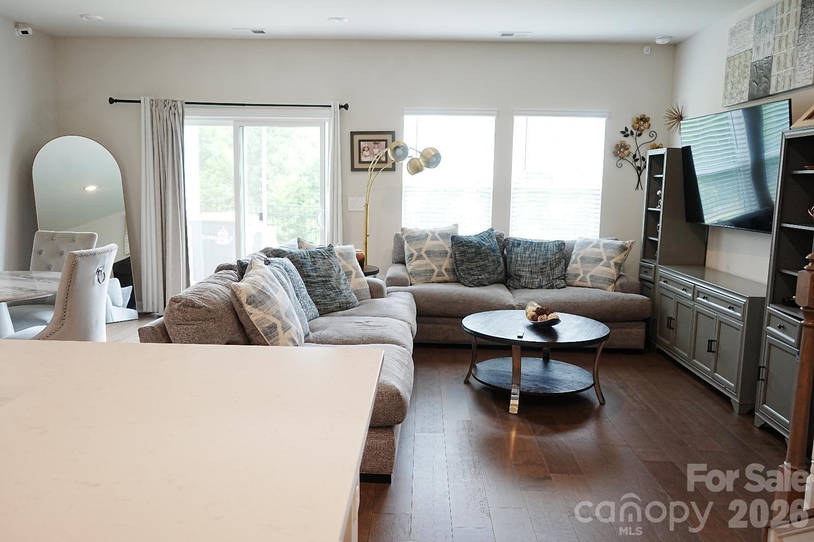 1930 Old Rivers Road Property Photo 6