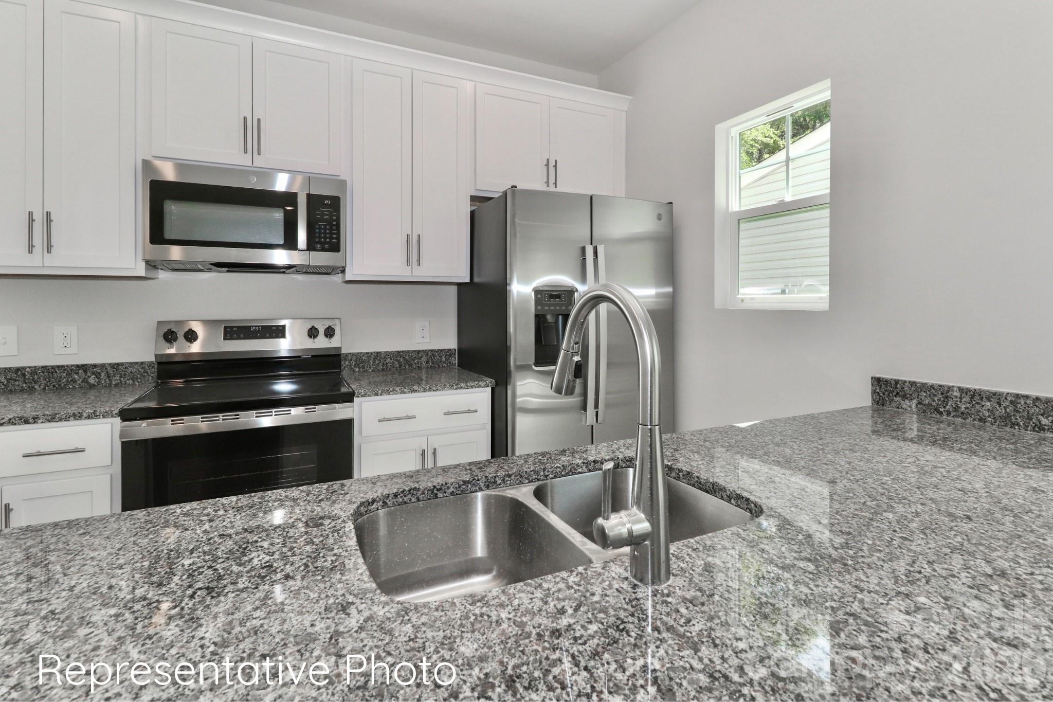 796 Hillard Street Property Photo 4