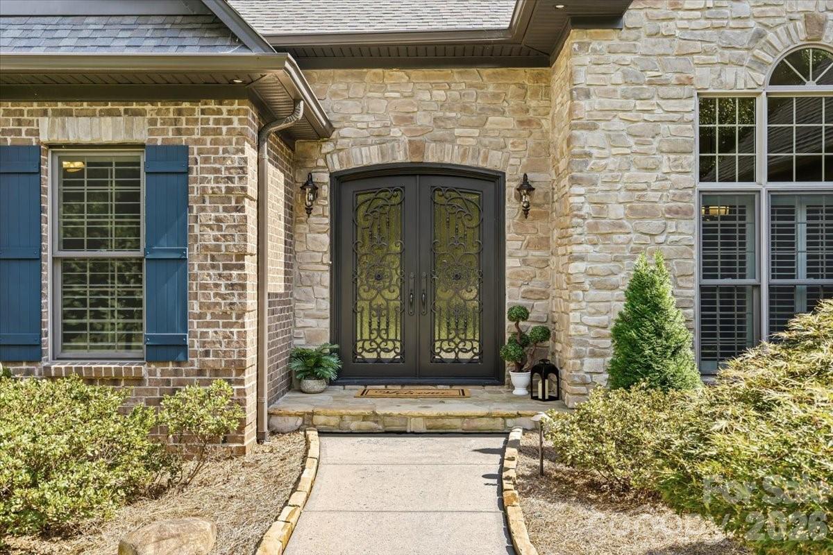 7832 Chapel Creek Drive Property Photo 2
