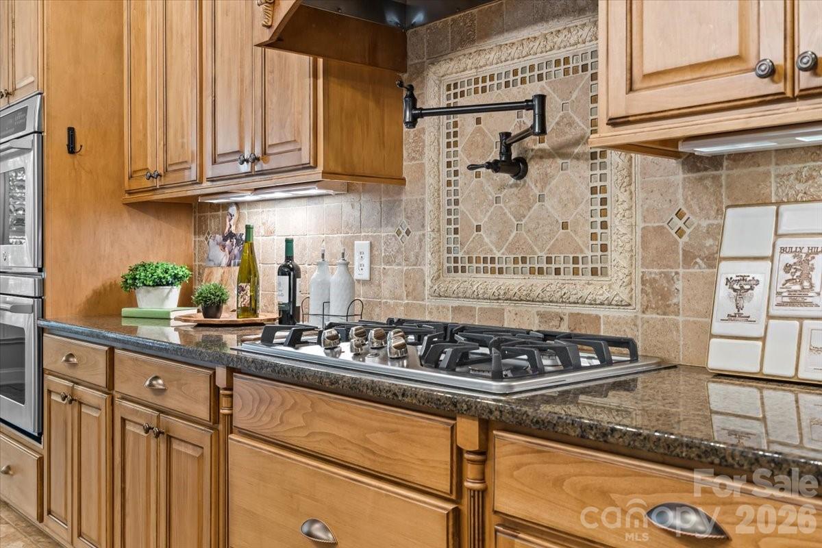 7832 Chapel Creek Drive Property Photo 11