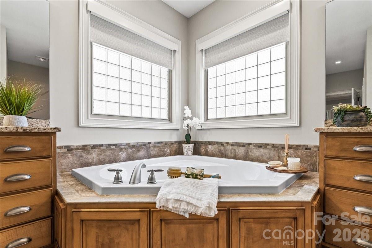 7832 Chapel Creek Drive Property Photo 20