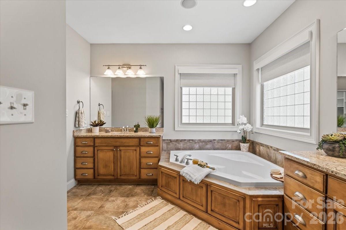 7832 Chapel Creek Drive Property Photo 21