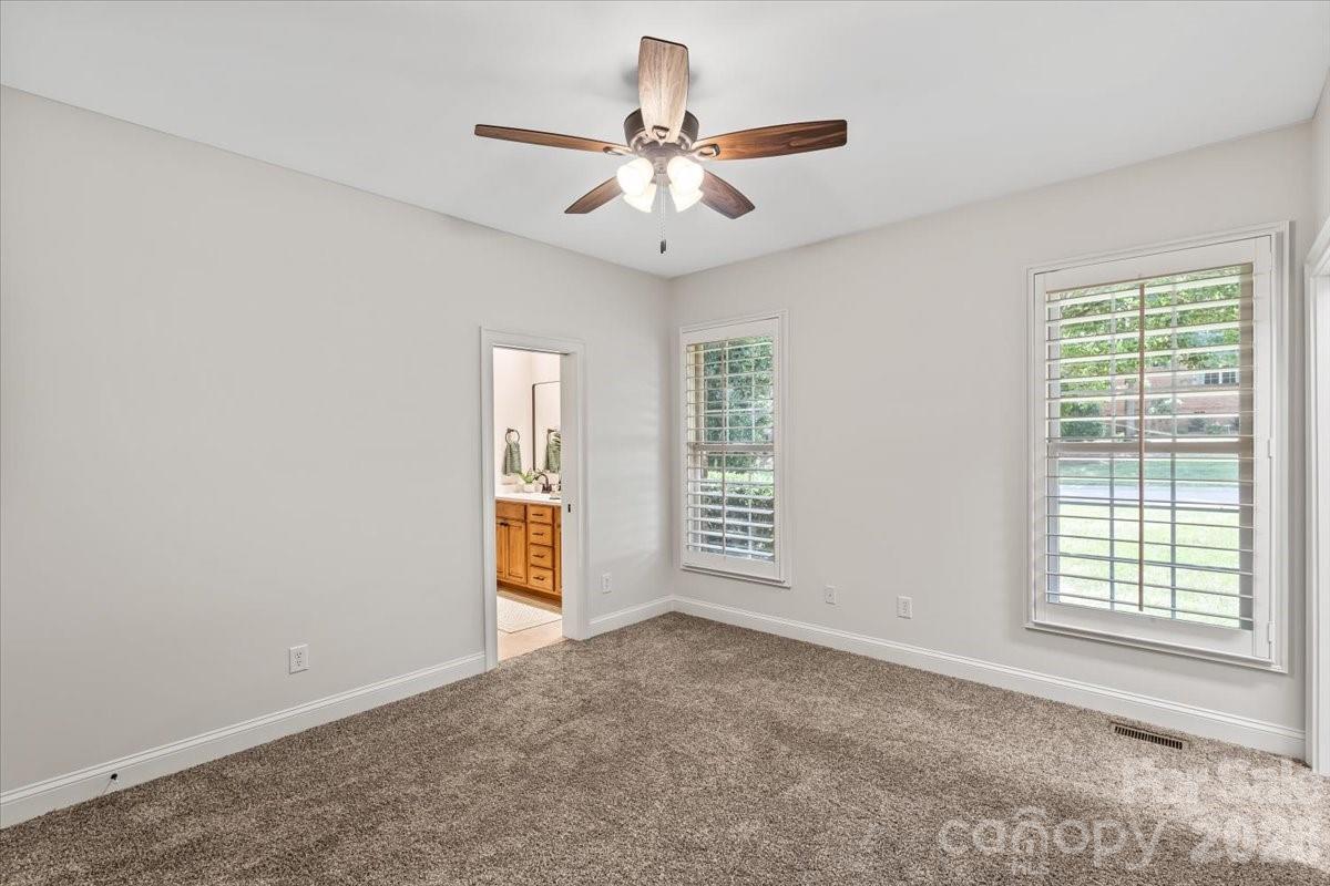 7832 Chapel Creek Drive Property Photo 26