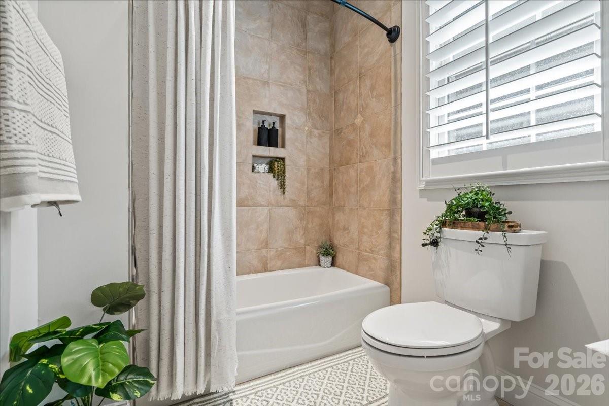 7832 Chapel Creek Drive Property Photo 28